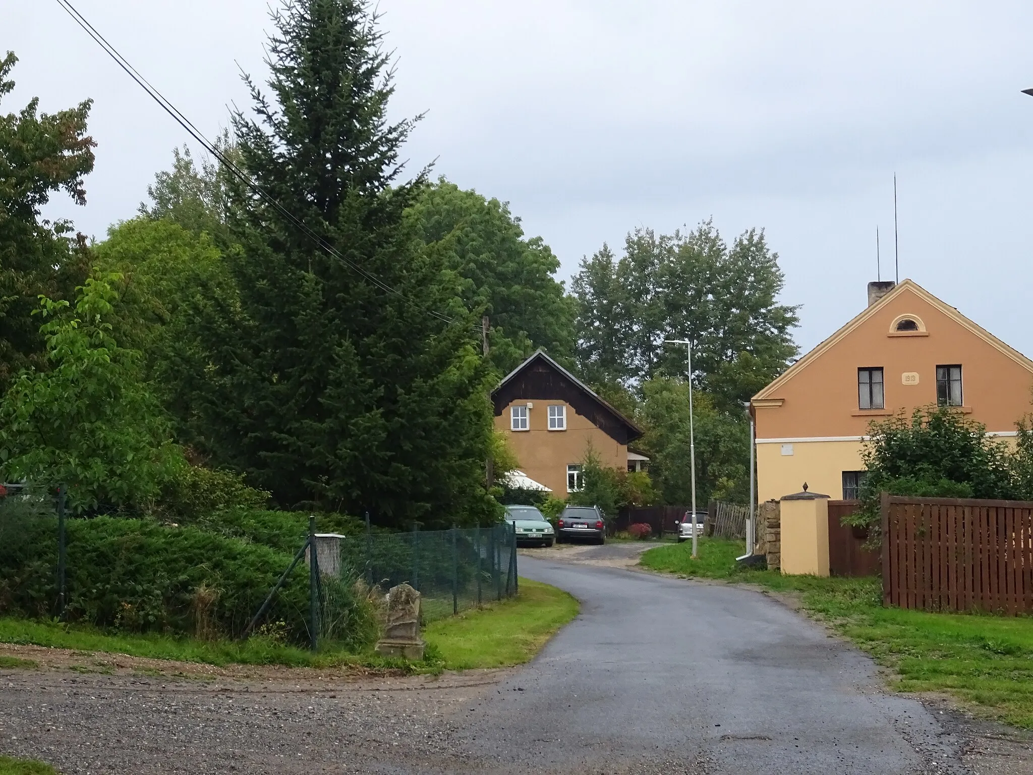 Photo showing: Náves ve vesnici Vojtěšín v Plzeňském kraji