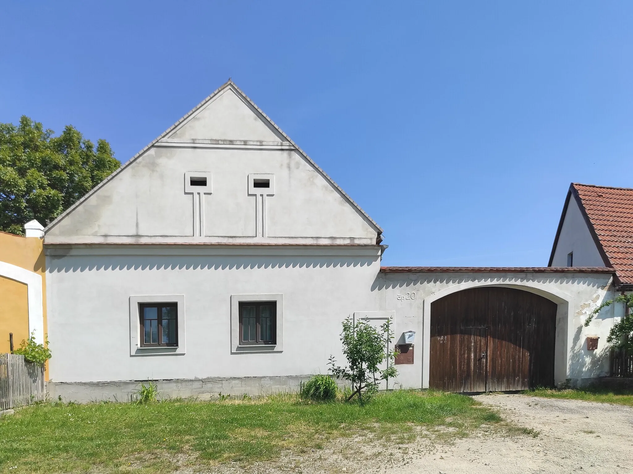 Photo showing: Rural homestead no. 20 in Plástovice, České Budějovice District, Czechia.