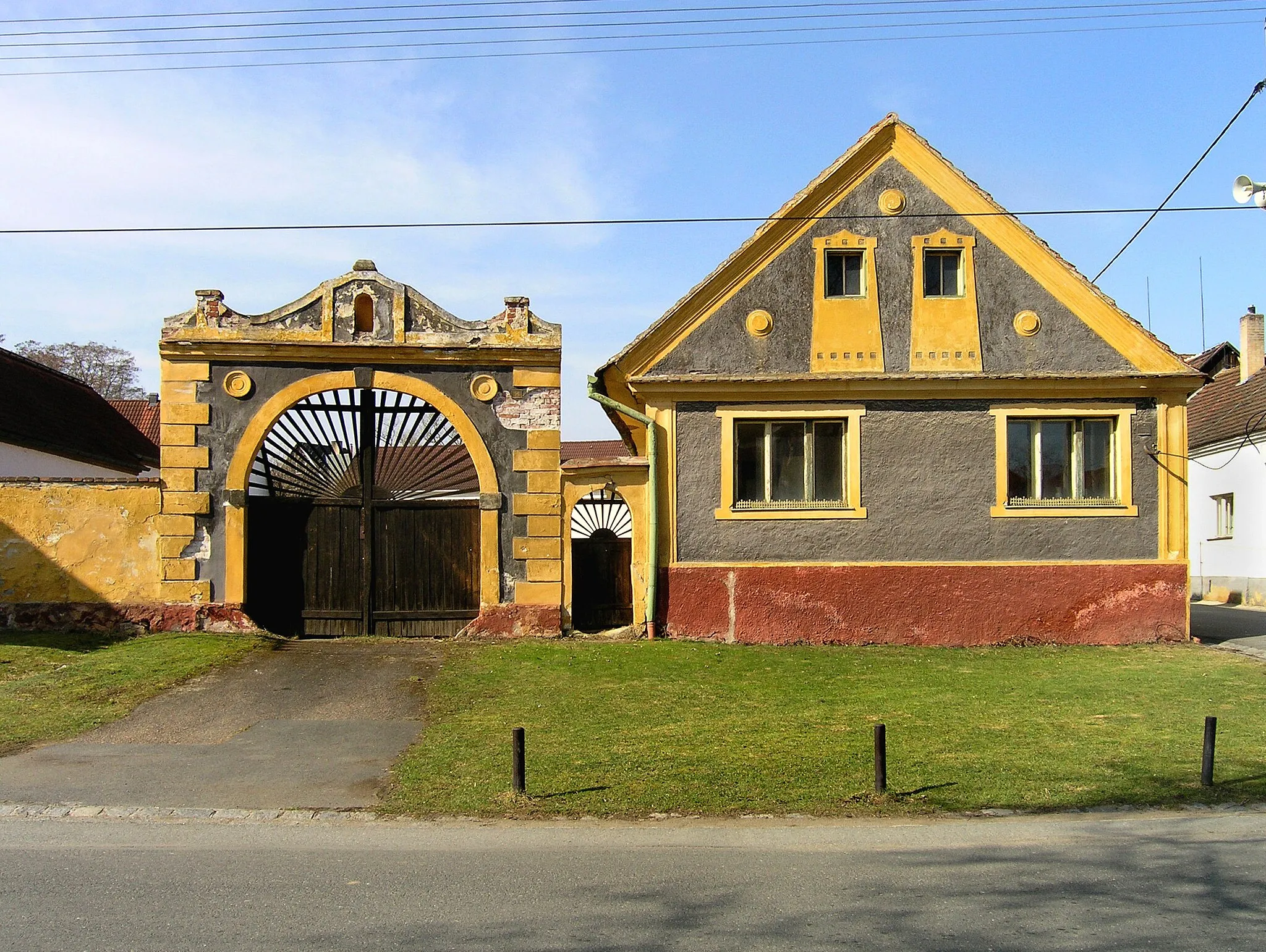 Photo showing: Old farm in Ejpovice village, Czech Republic