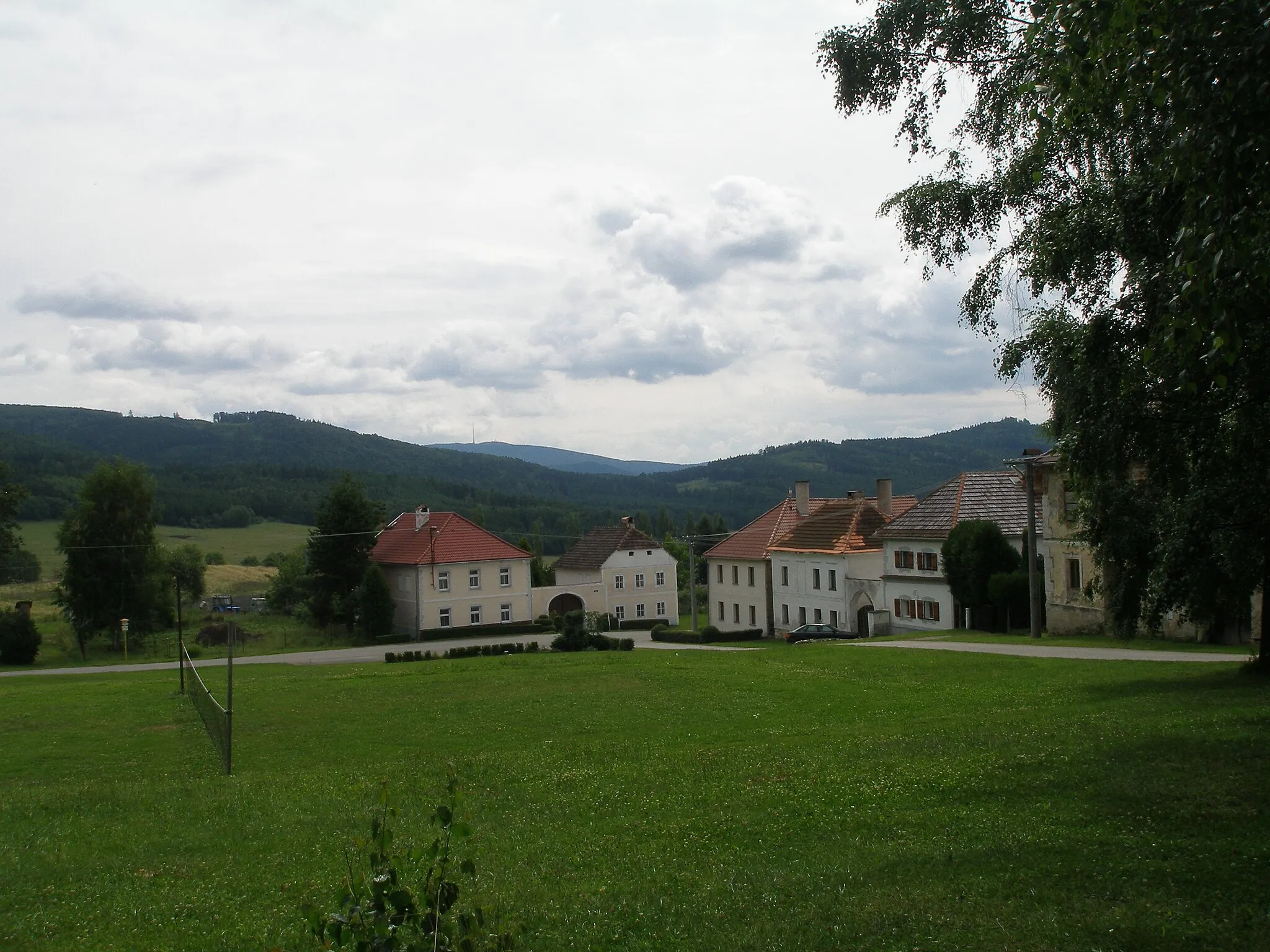 Photo showing: Březovík - the south-eastern corner of the square