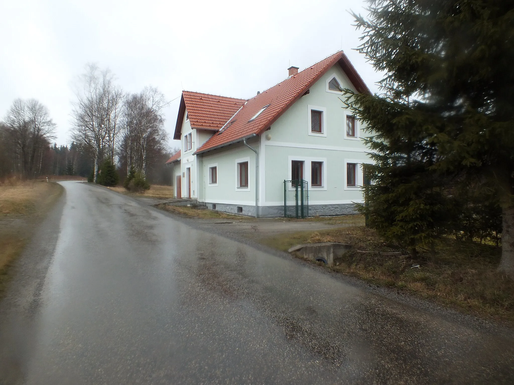 Photo showing: Gamekeeper's lodge of the Military Forests and Farms in Otice