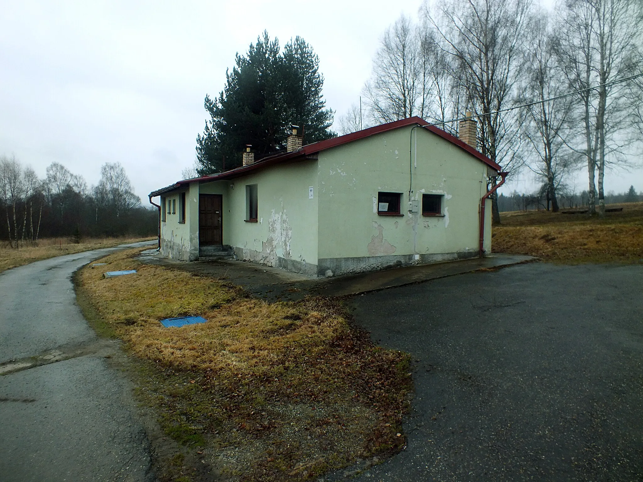 Photo showing: Cabins in Otice