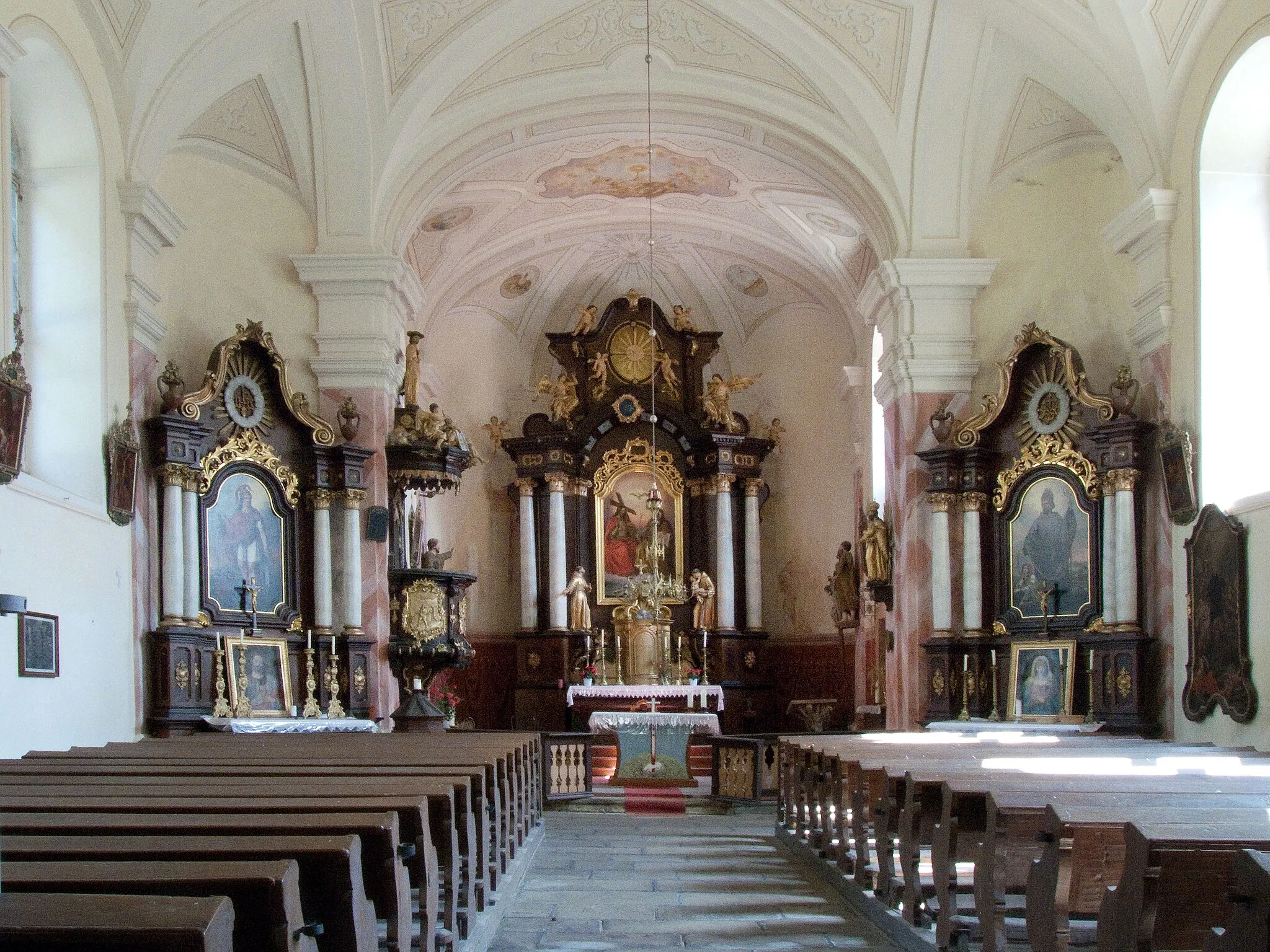 Photo showing: Interior of Holy Trinity Church in Hodňov, Český Krumlov district, Czech Republic