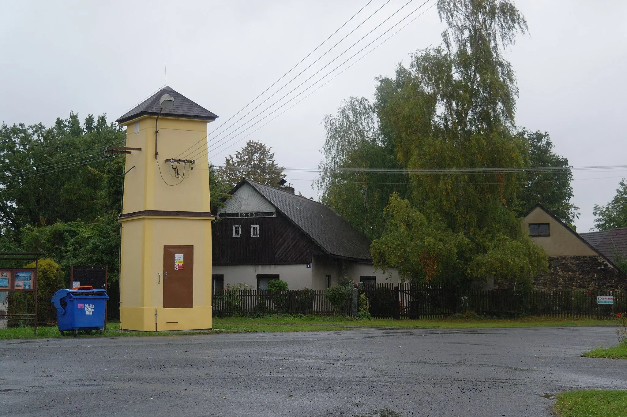 Photo showing: Svárkov, rozvodna a chalupa čp. 2