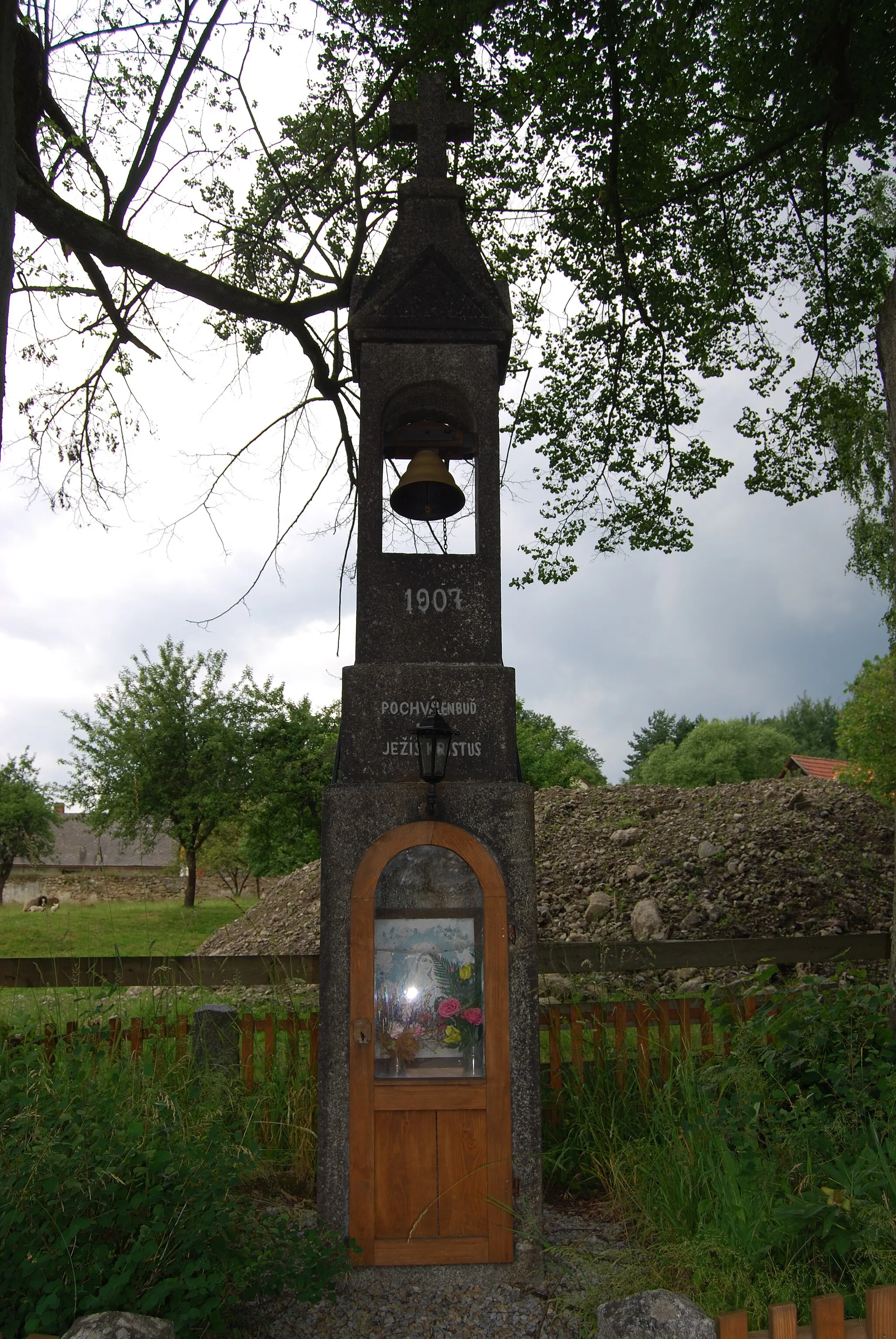 Photo showing: Zvonice v obci. Zvěstonín je část obce Jistebnice v okrese Tábor. Česká republika.