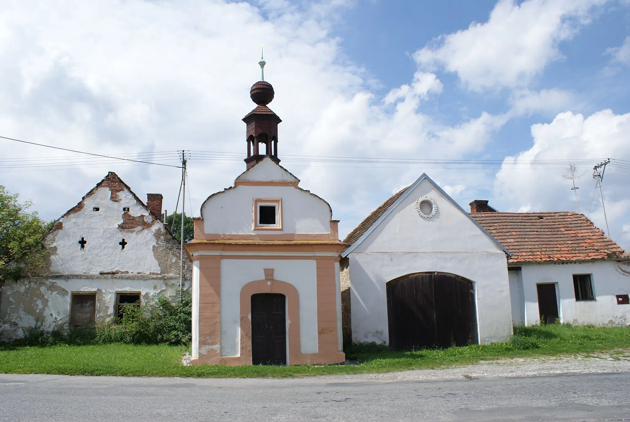Photo showing: Malá Turná, a village in Strakonice District, Czech Republic, chapel.