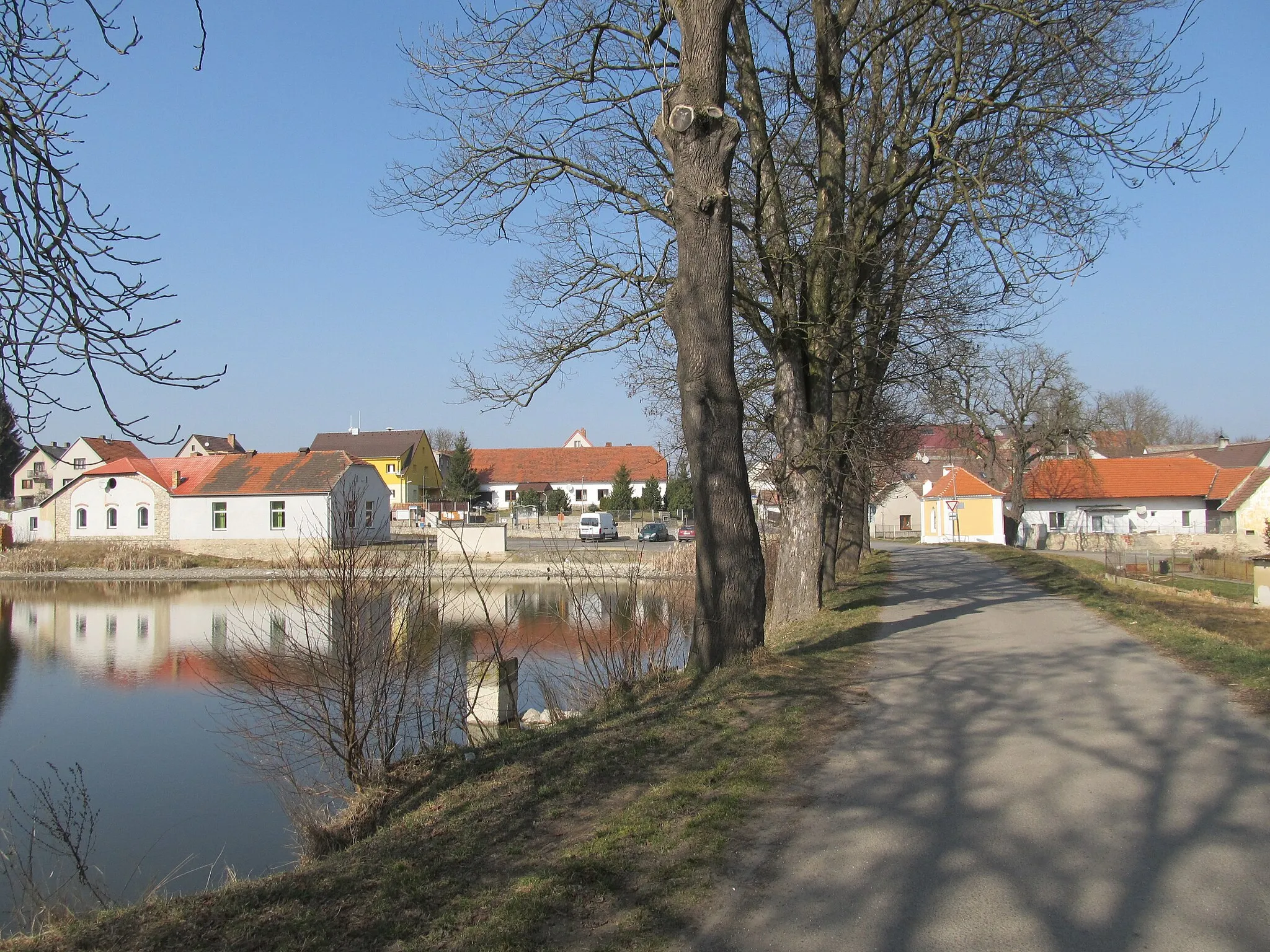 Photo showing: Osek - náves