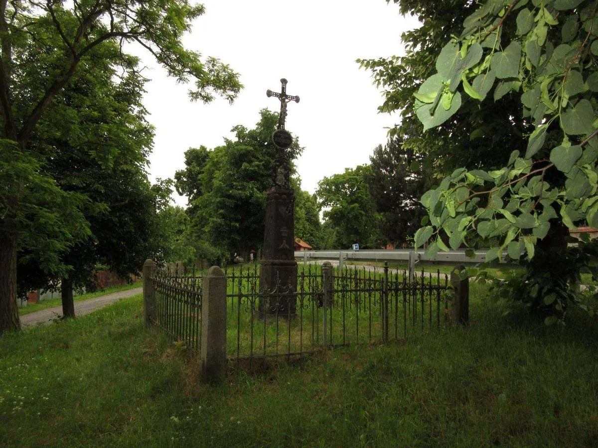 Photo showing: Wayside cross in Mirovice in Písek District – entry no. 10505.