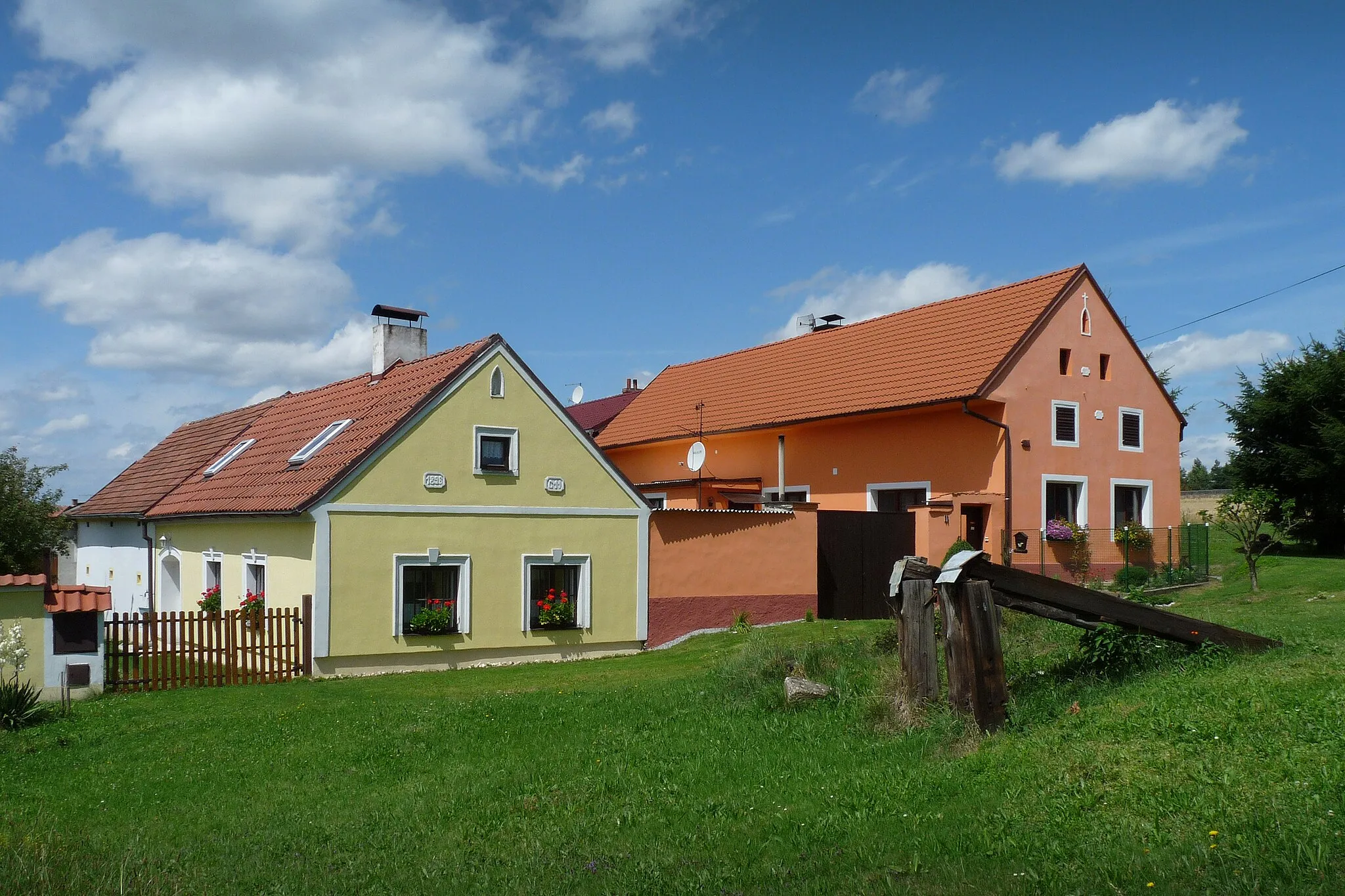 Photo showing: House No 11 in the village of Hůrka, part of Nová Ves, České Budějovice District, Czech Republic.