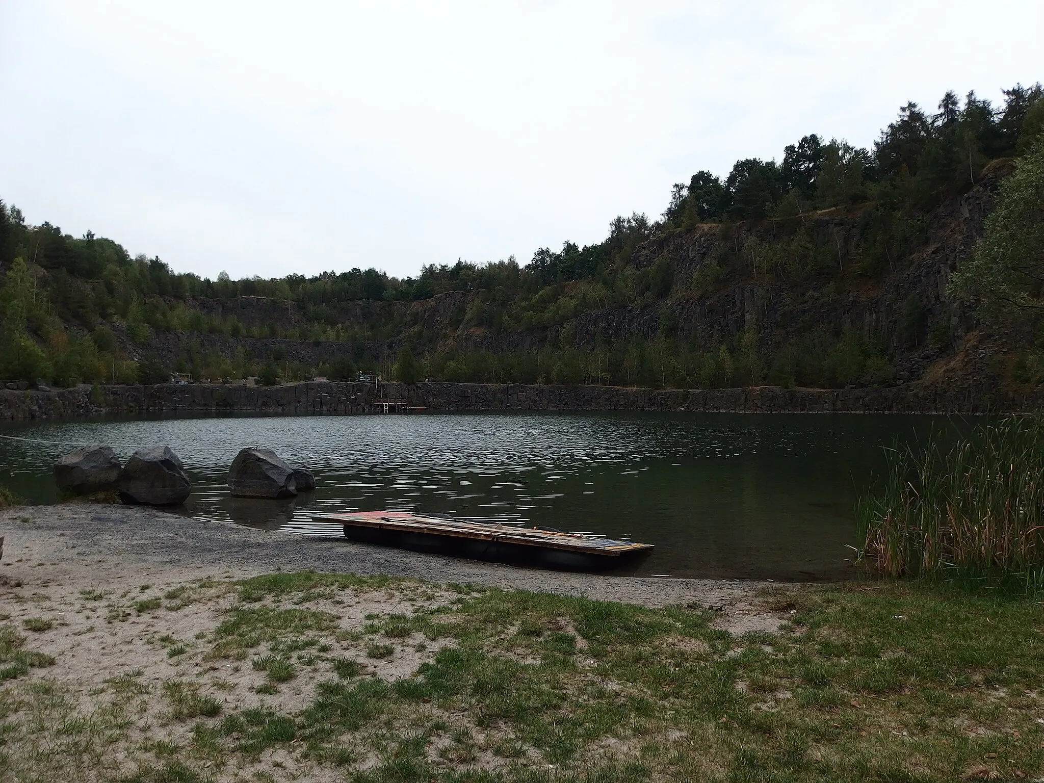 Photo showing: Opuštěný lom a přírodní koupaliště na Hradišťském kopci