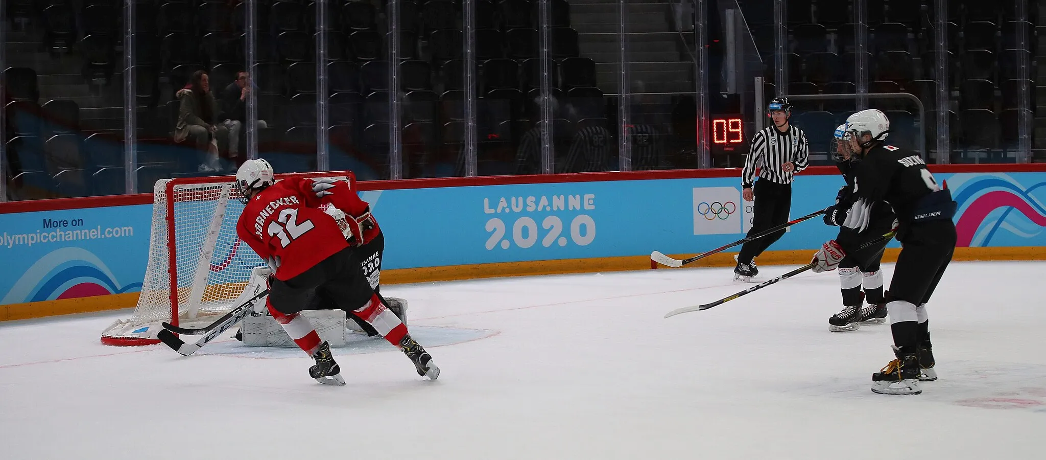 Photo showing: Ice hockey Men's 3x3 Mixed Tournament preliminary match at the 2020 Winter Youth Olympics in Lausanne on 11 January 2020: Yellow vs. Grey.