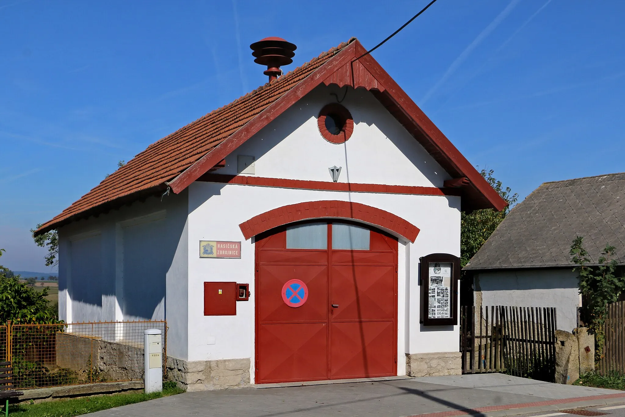 Photo showing: Fire house in Rácov, part of Batelov, Czech Republic.