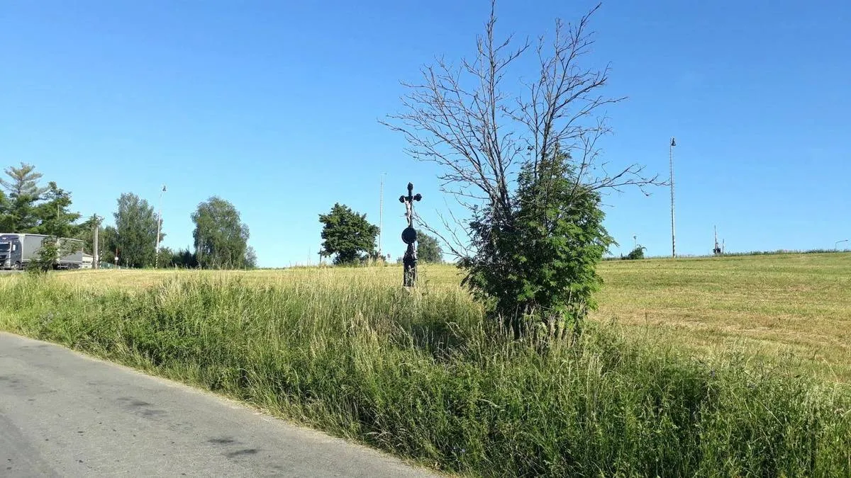 Photo showing: Wayside cross in Chýnov in Tábor District – entry no. 26757.