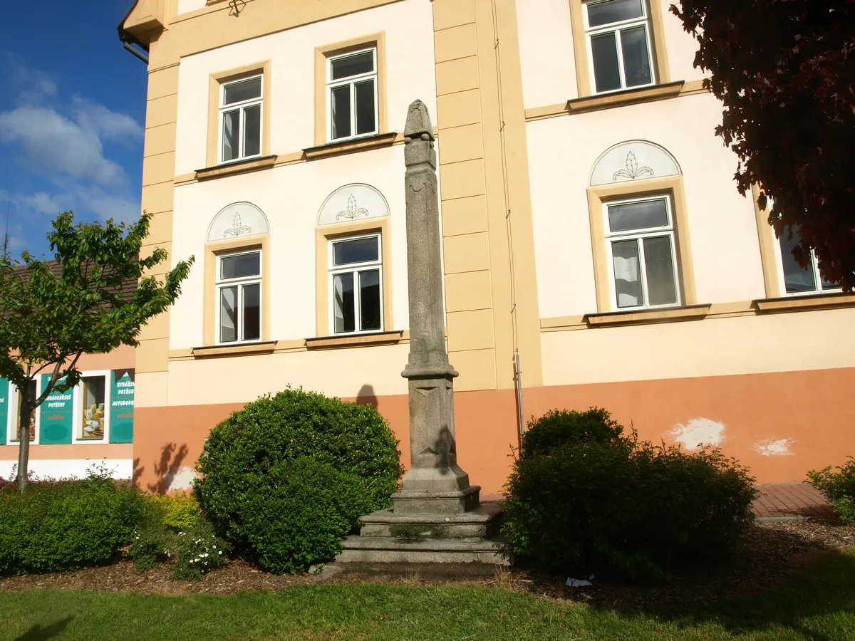 Photo showing: A pillory in Ledenice in České Budějovice District – entry no. 38142.