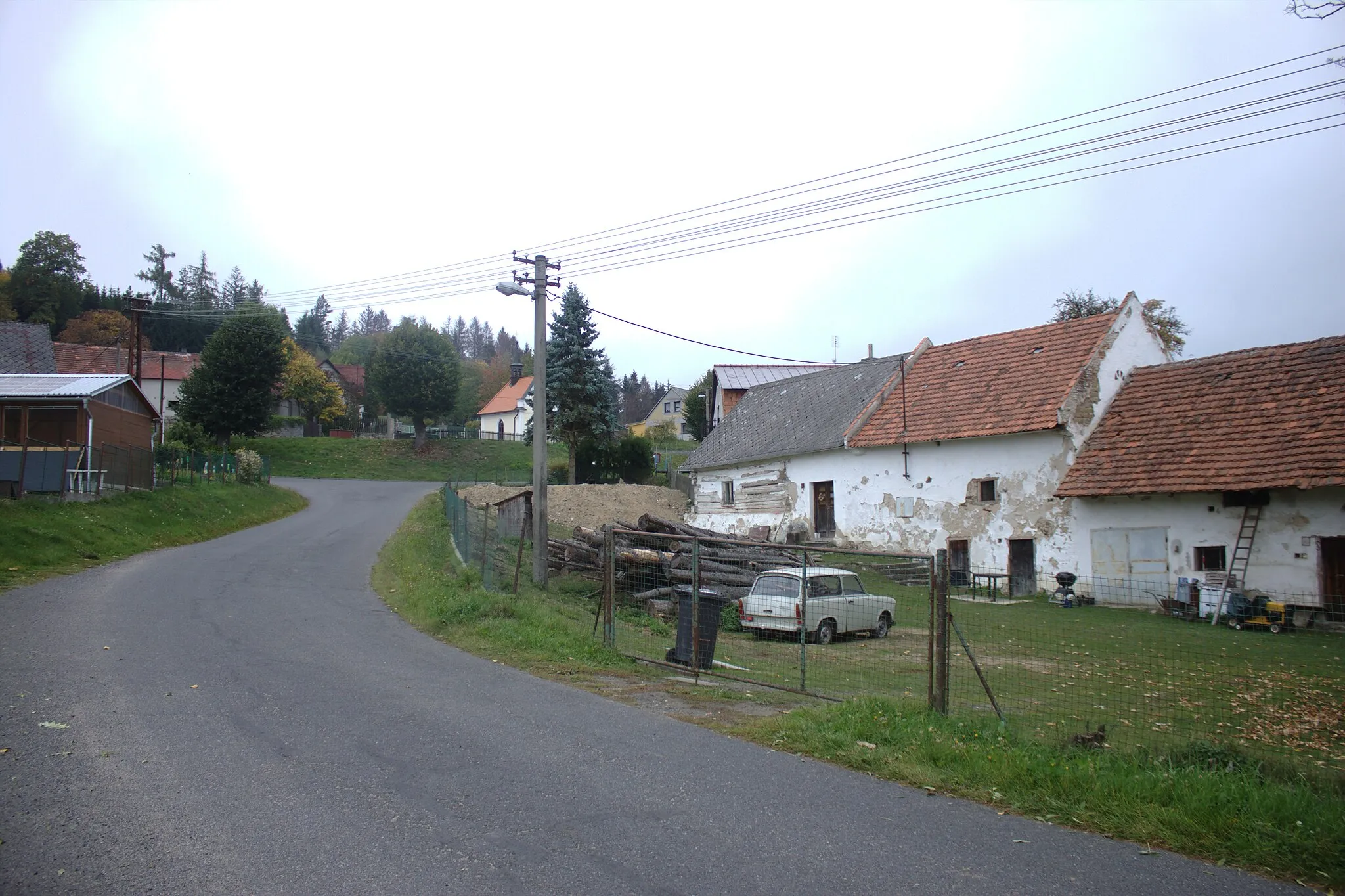 Photo showing: Buildings in the village of Skránčice, Plzeňský kraj