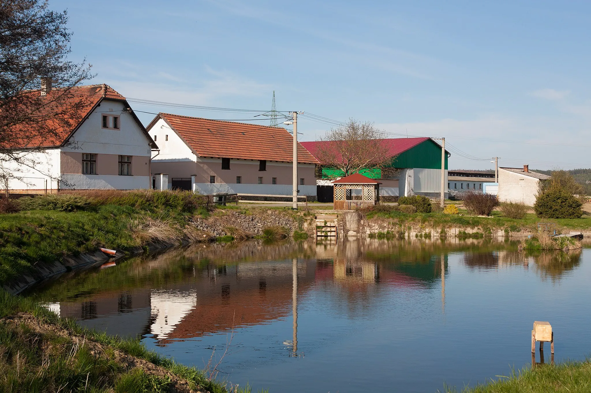 Photo showing: This photograph was created as a part of Wikiexpedition Mladá Vožice, a project supported by Wikimedia Foundation grant.