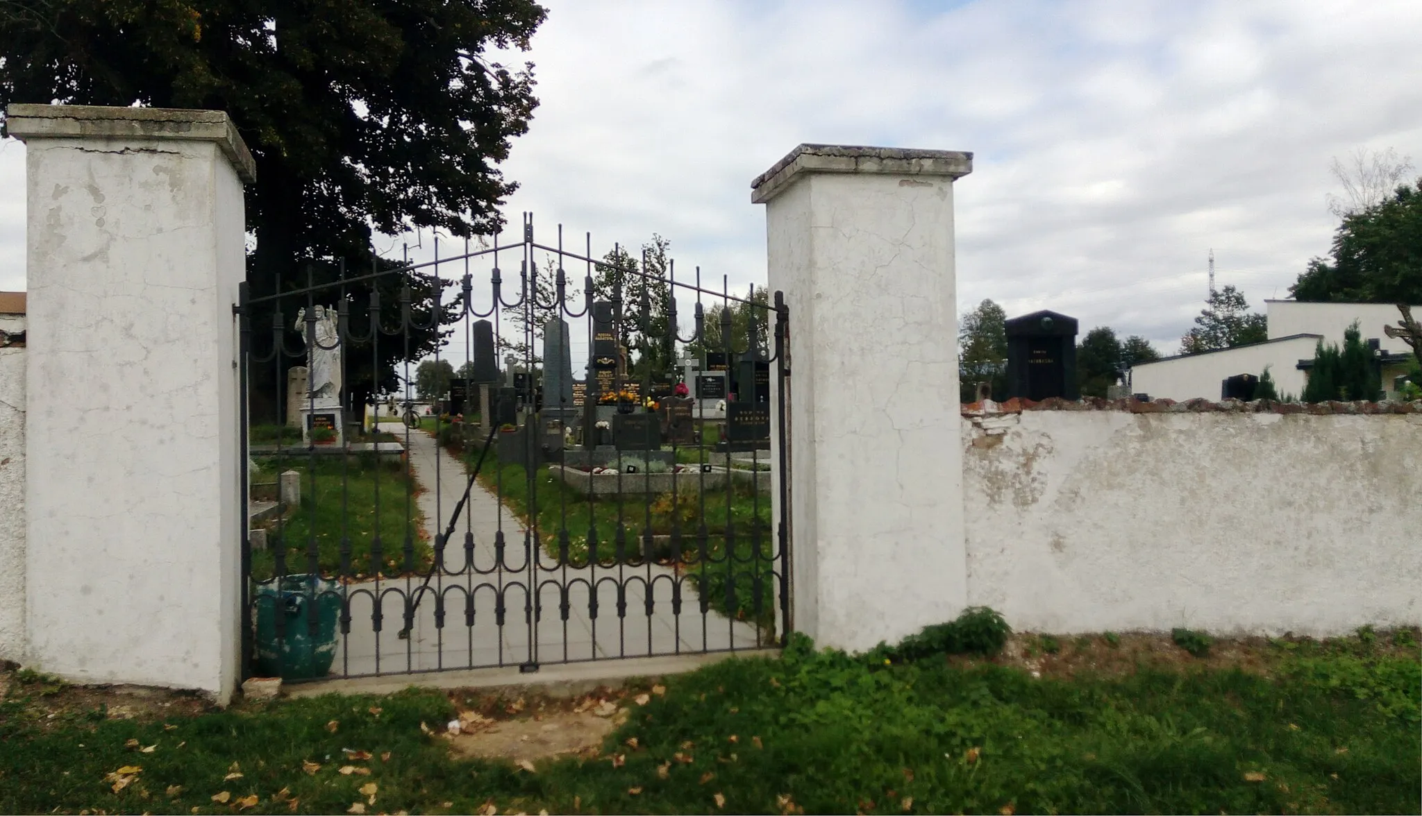 Photo showing: Cemetery in Cetoraz, Pelhřimov District, Vysočina Region, Czechia