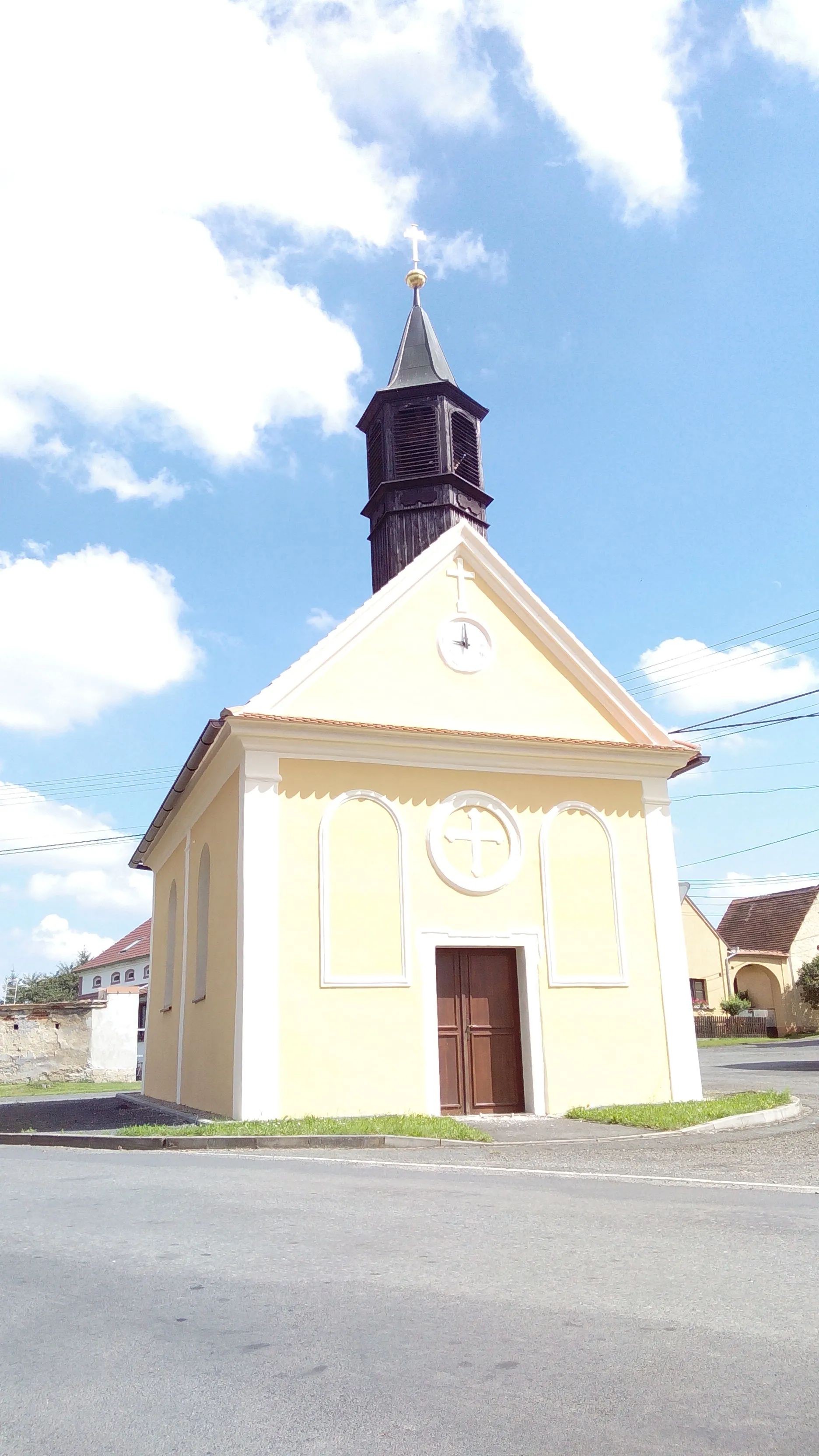 Photo showing: Chapel in Mezholezy (near Horšovský Týn), Plzeň Region, Czech Republic.