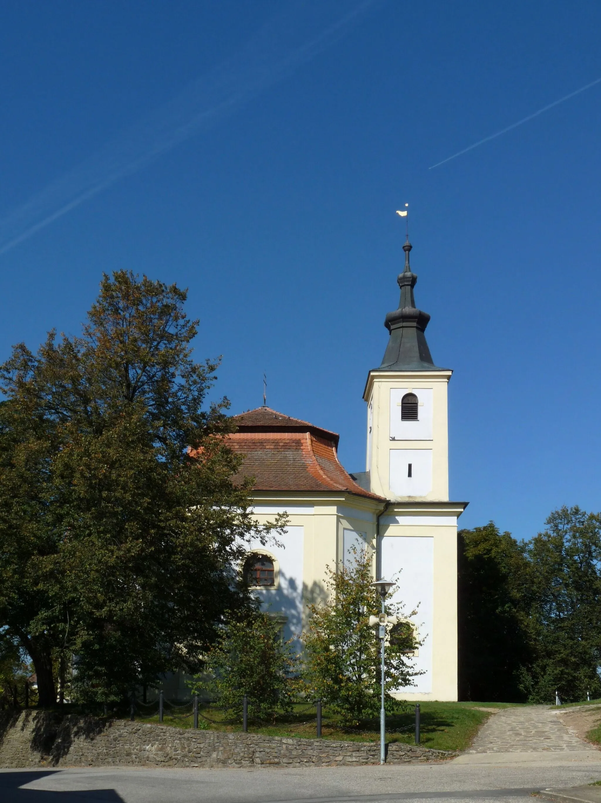 Photo showing: Church of Saint Dismas in the village of Dříteň, České Budějovice District, South Bohemian Region, Czech Republic.