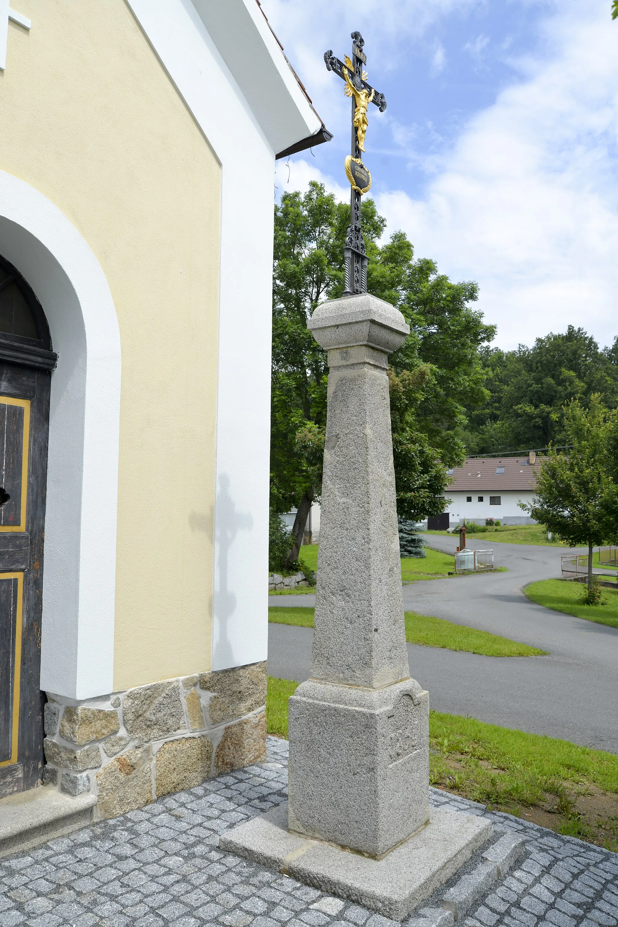 Photo showing: wayside cross in Čmelíny, Plzeň-South District