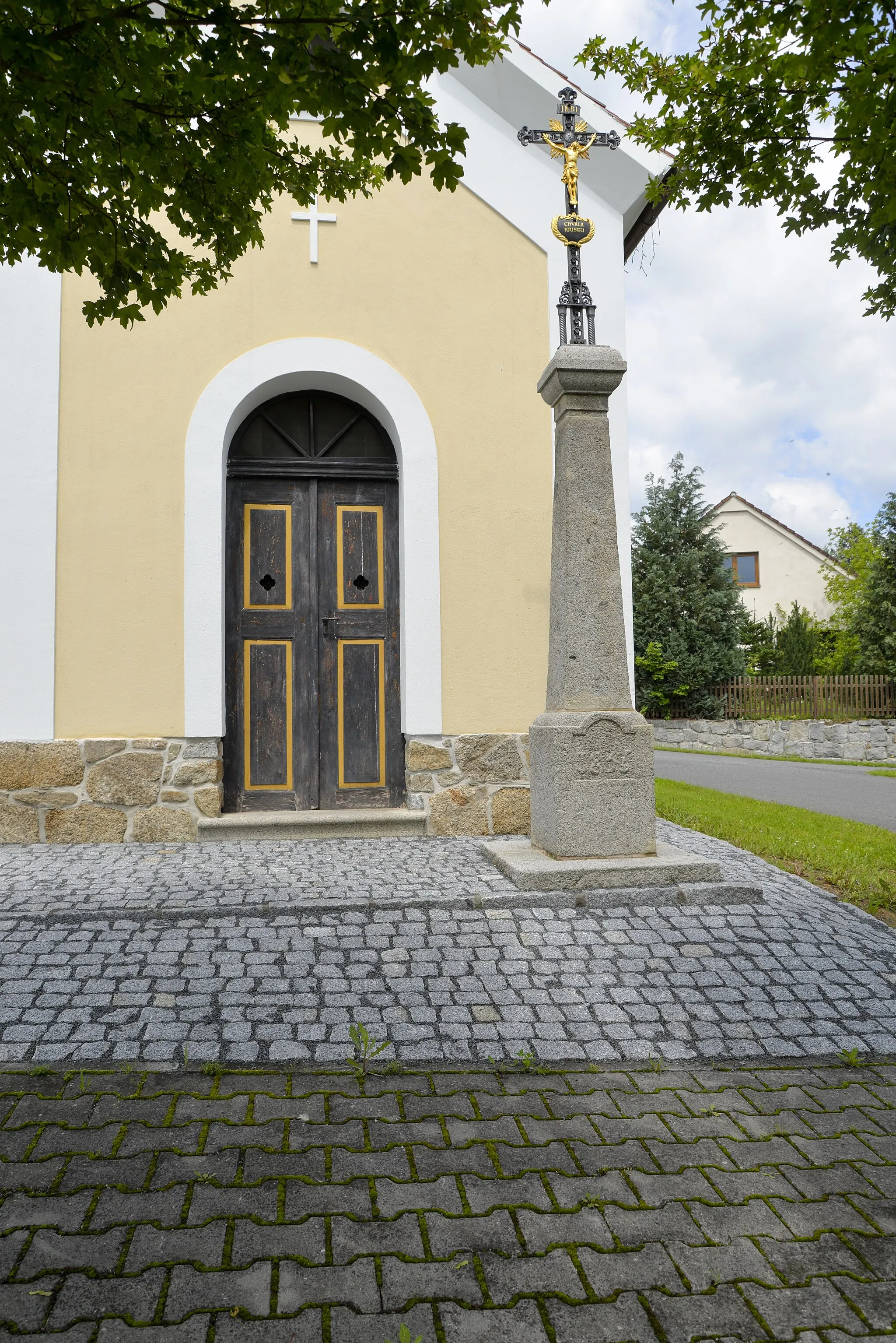 Photo showing: wayside cross in Čmelíny, Plzeň-South District