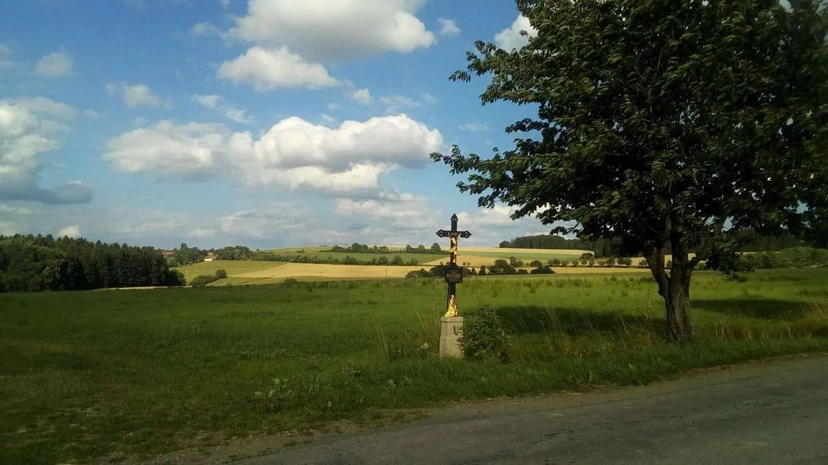 Photo showing: Wayside cross in Dobrá Voda u Pacova in Pelhřimov District – entry no. 16442.