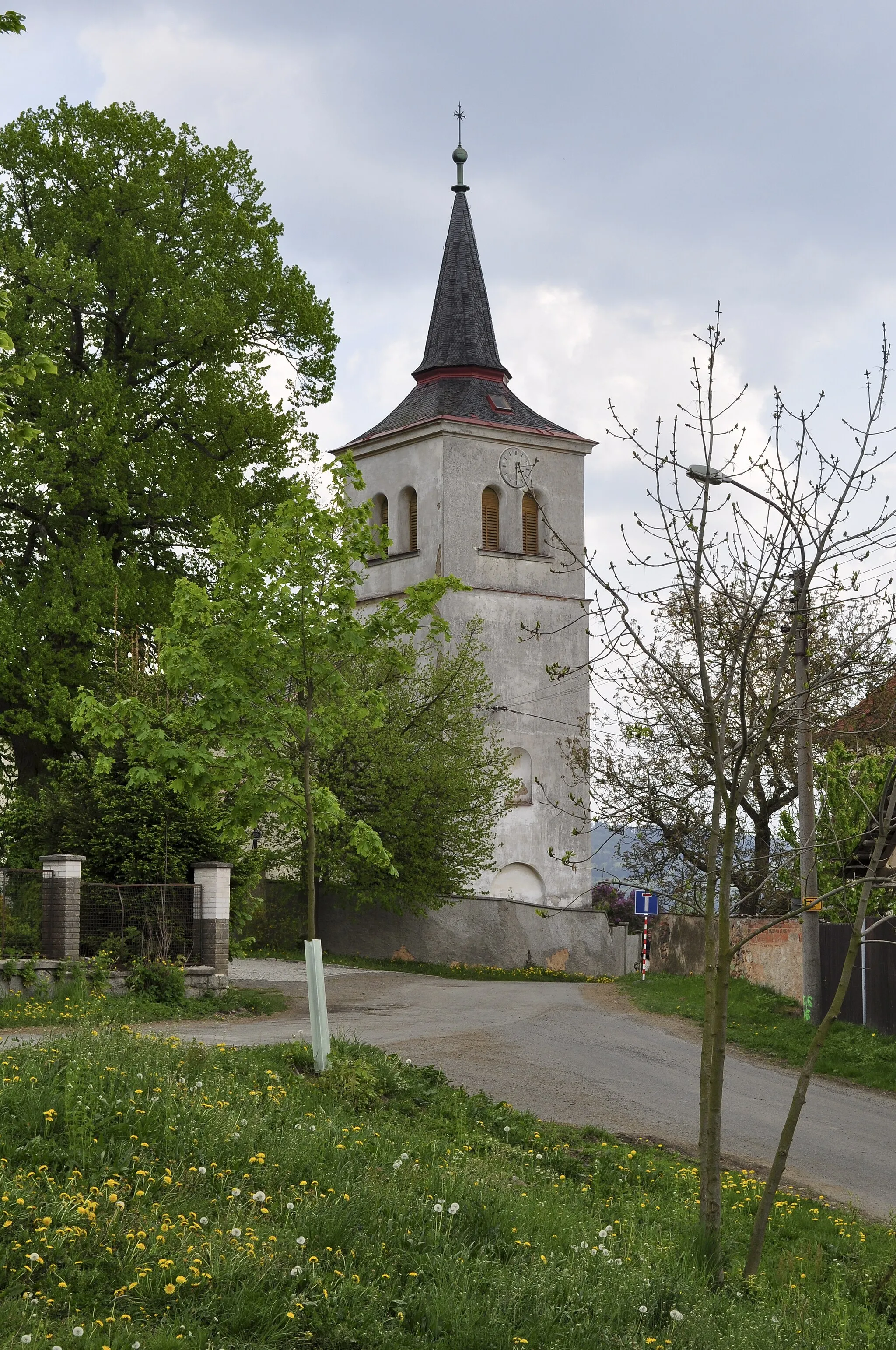 Photo showing: Tower of the church