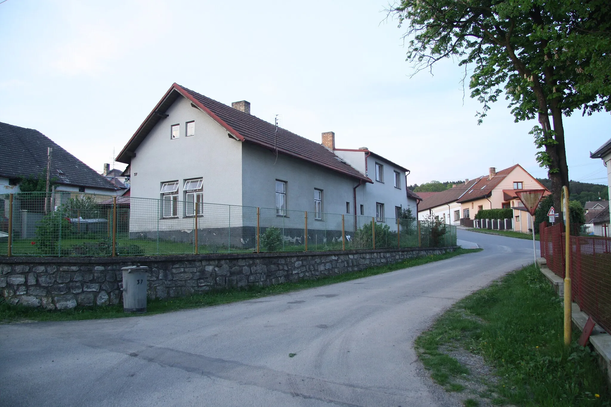 Photo showing: House no. 37 in Dobronice u Chýnova, Chýnov, Tábor District.