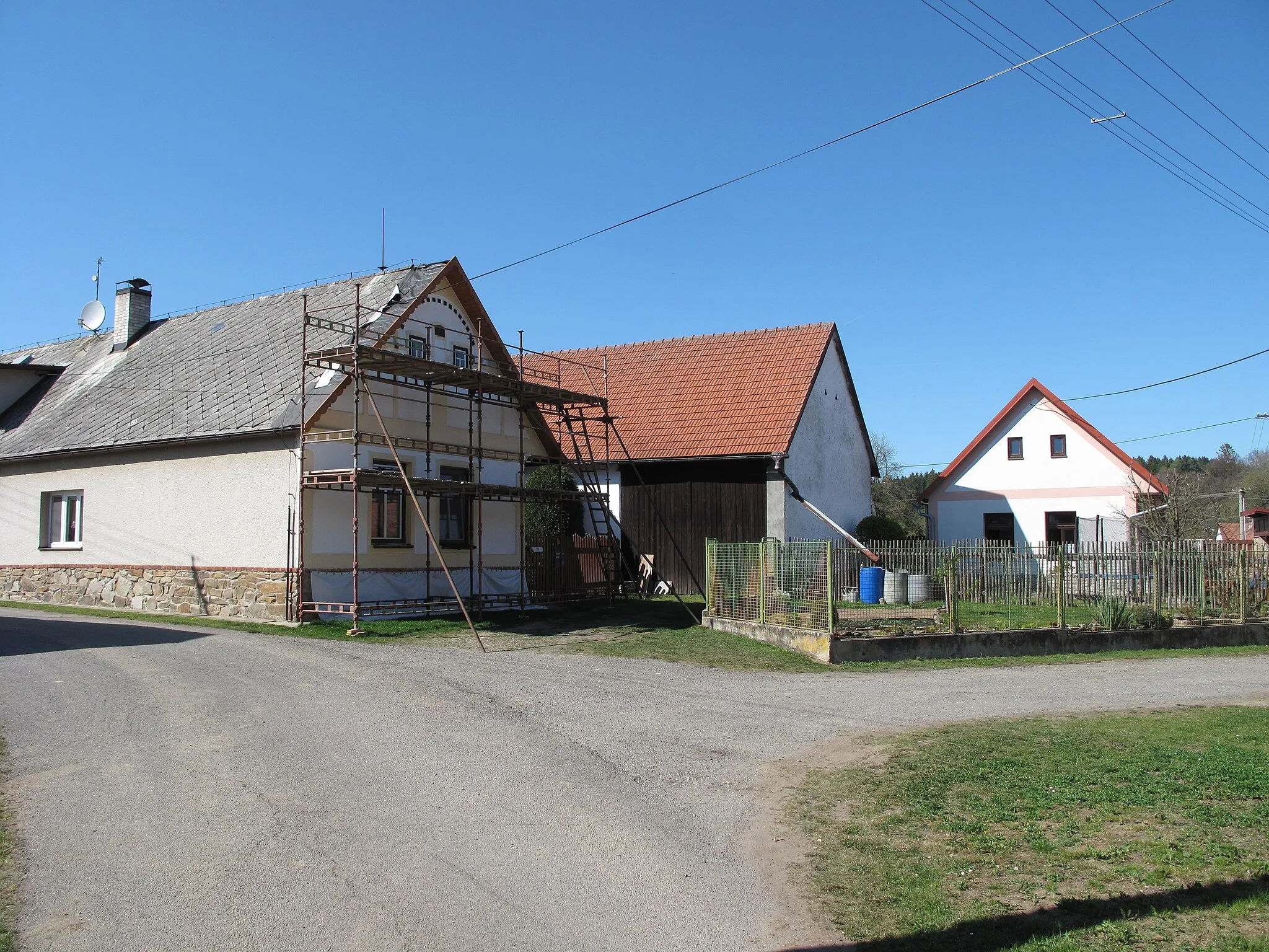 Photo showing: Village square in Zelená Ves.