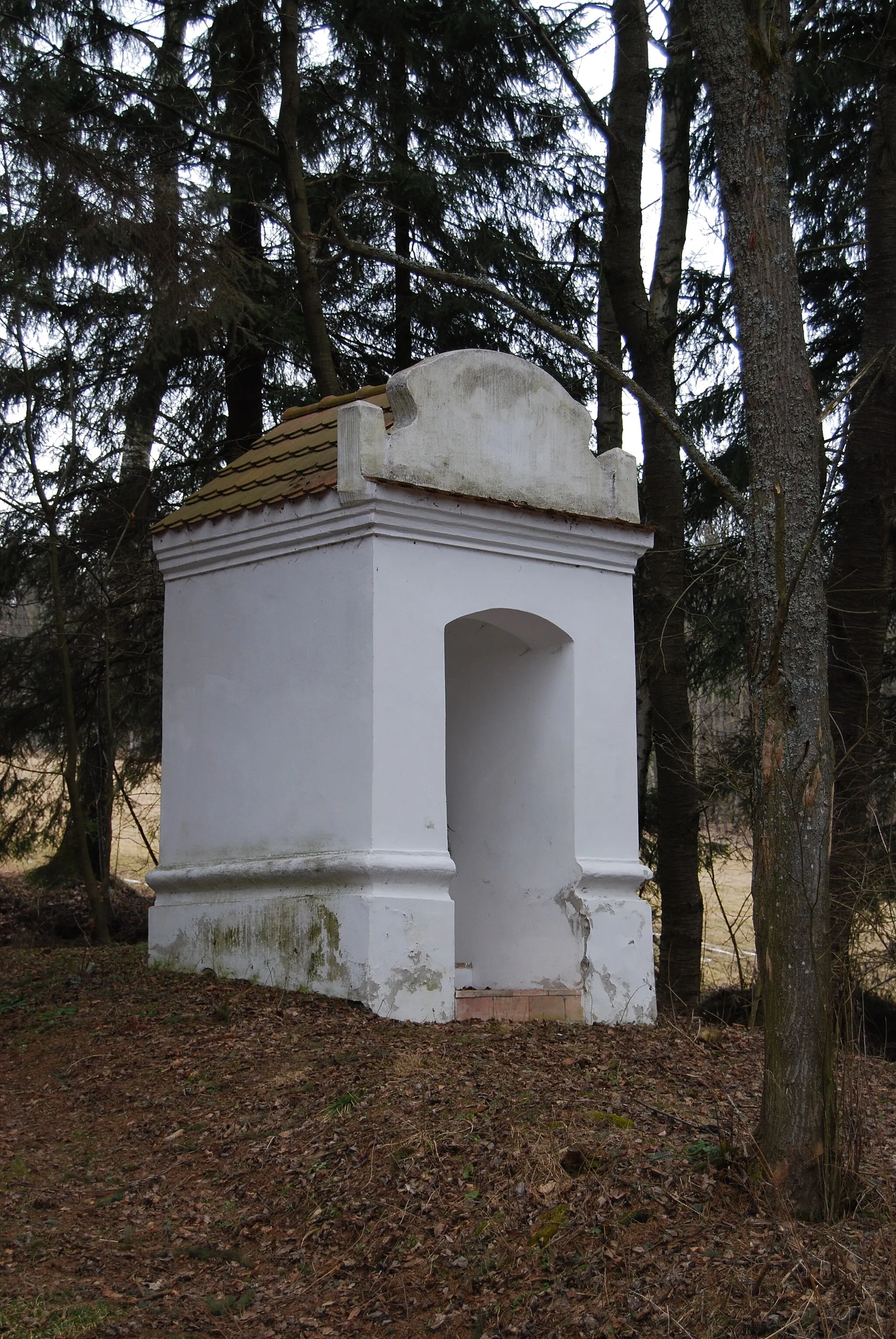 Photo showing: Kaple na vyvýšeném návrší u silnice 14136. Cudrovice (německy Zuderschlag) jsou zaniklá osada v okrese Prachatice, 5 km jižně od obce Záblatí. Okres Prachatice. Česká republika.