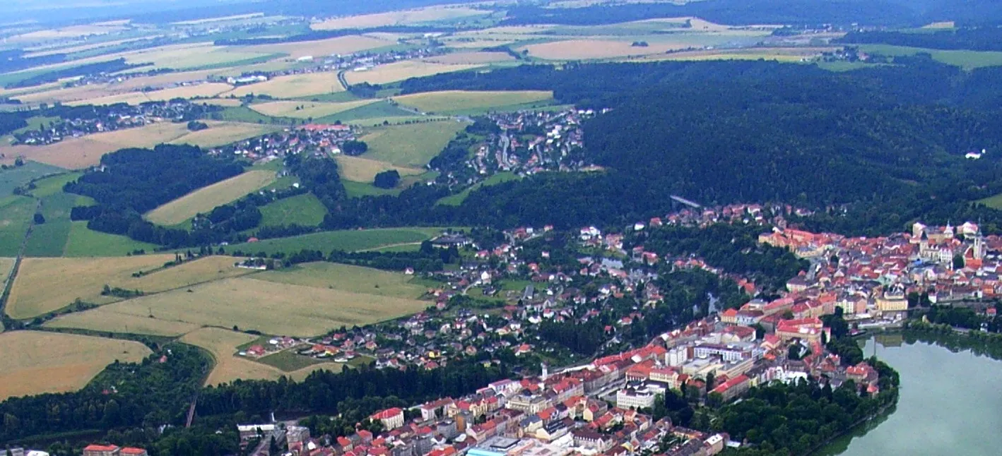 Photo showing: Letecký pohled na Čelkovice. Vlevo nahoře Větrovy, vpravo Staré Horky a (u lesa) Horky, dole Čelkovice a Tábor.