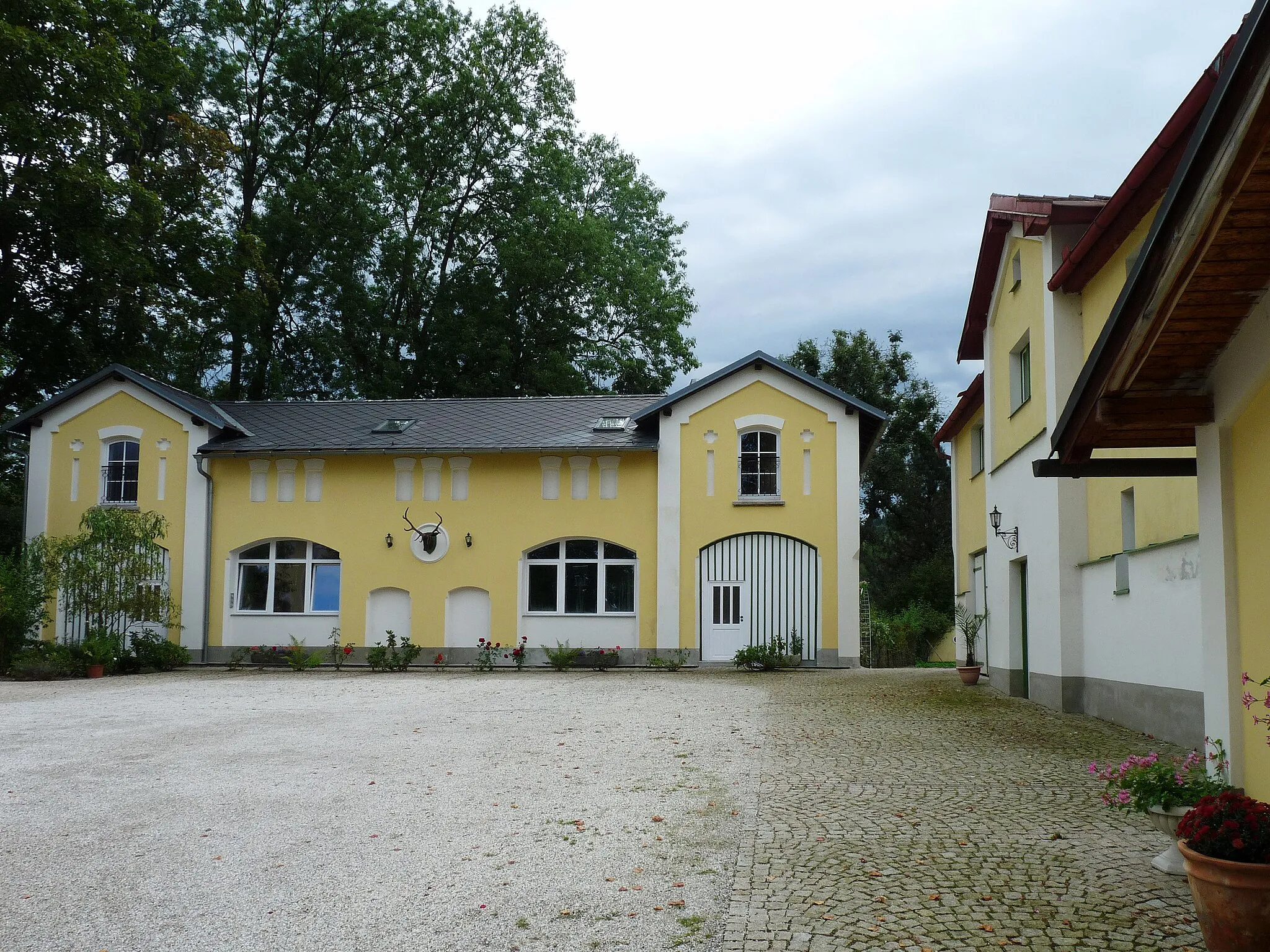 Photo showing: Château in the village and municipality of Zdíkov in Prachatice District, Czech Republic.