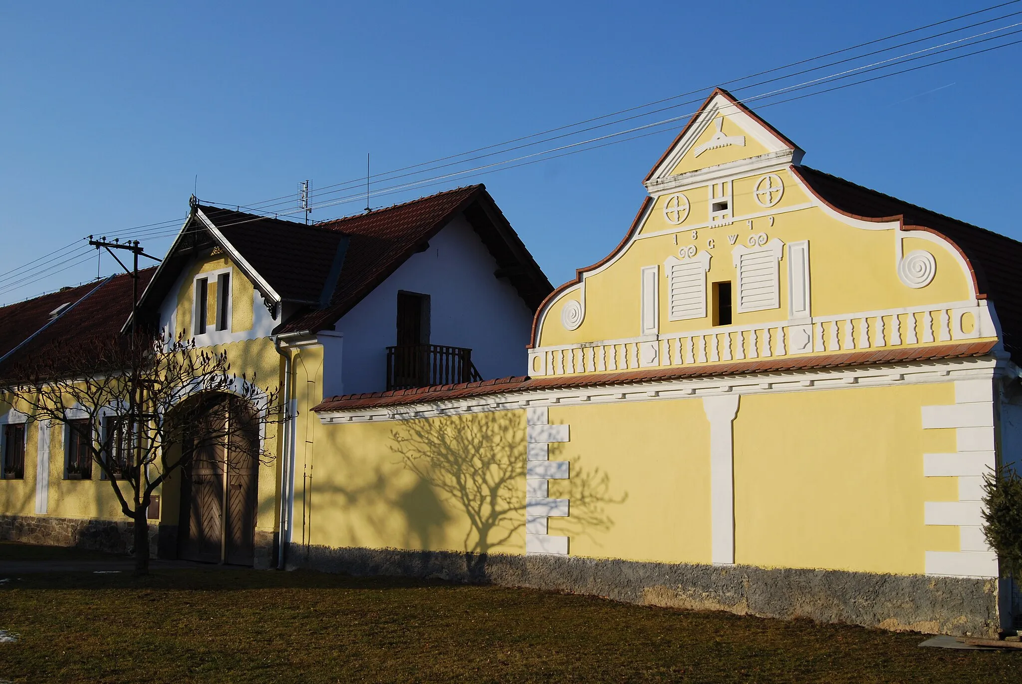 Photo showing: Venkovská usedlost ve vesnici. Dubenec (Dívčice). Okres České Budějovice. Česká republika.