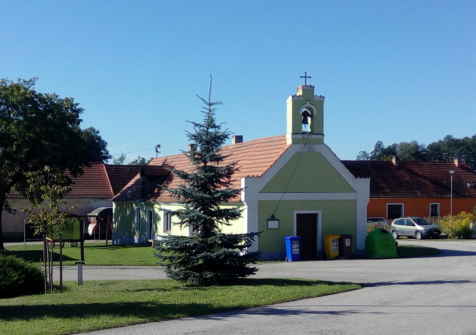 Photo showing: Building No28 with a bell tower in the village of Zbudov, South Bohemia, Czechia