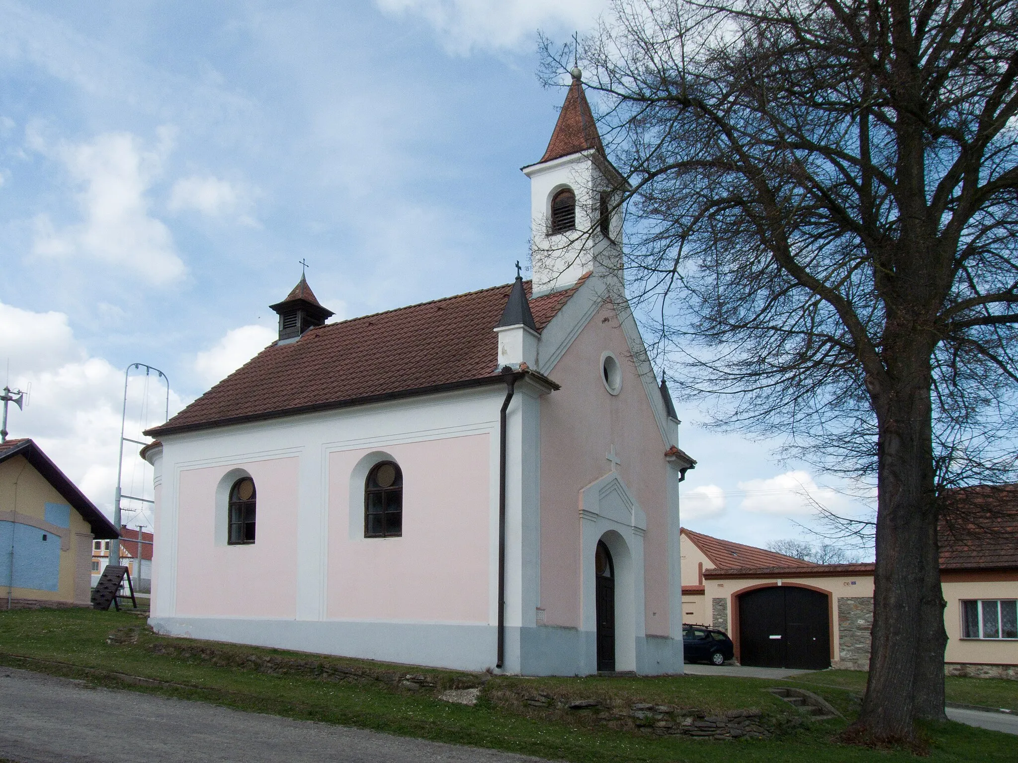 Photo showing: Chapel in the village of Chlumec, České Budějovice District, Czech Republic