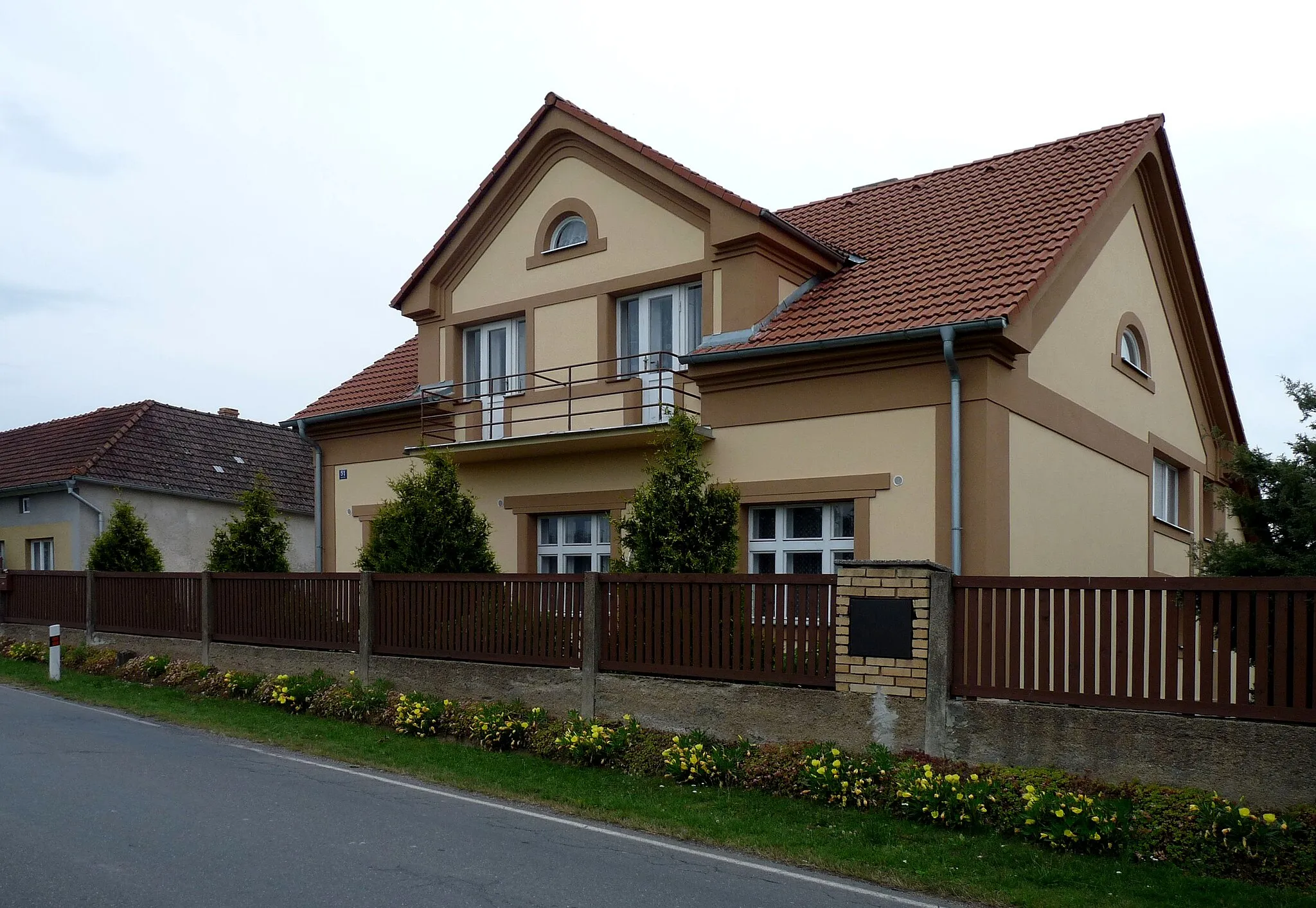 Photo showing: House No 51 in the vilage of Nuzice, České Budějovice District, South Bohemian Region, Czech Republic (part of the town of Týn nad Vltavou).