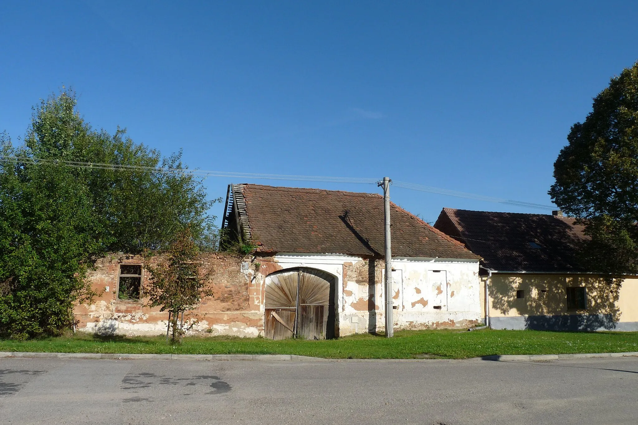Photo showing: House in the village of Záblatí (part of the municipality of Dříteň), České Budějovice District, South Bohemian Region, Czech Republic.