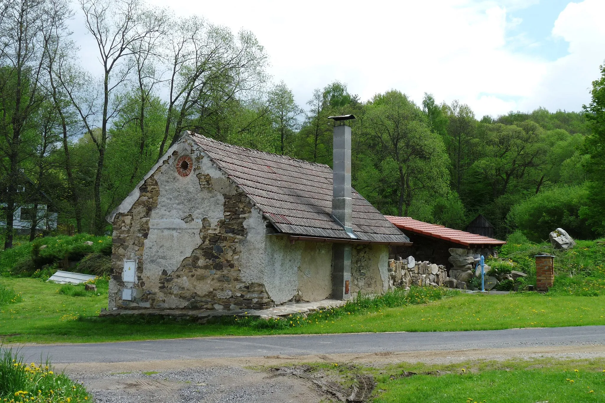 Photo showing: Building in the village of Mezipotočí in Český Krumlov District, South Bohemian Region, Czech Republic.
