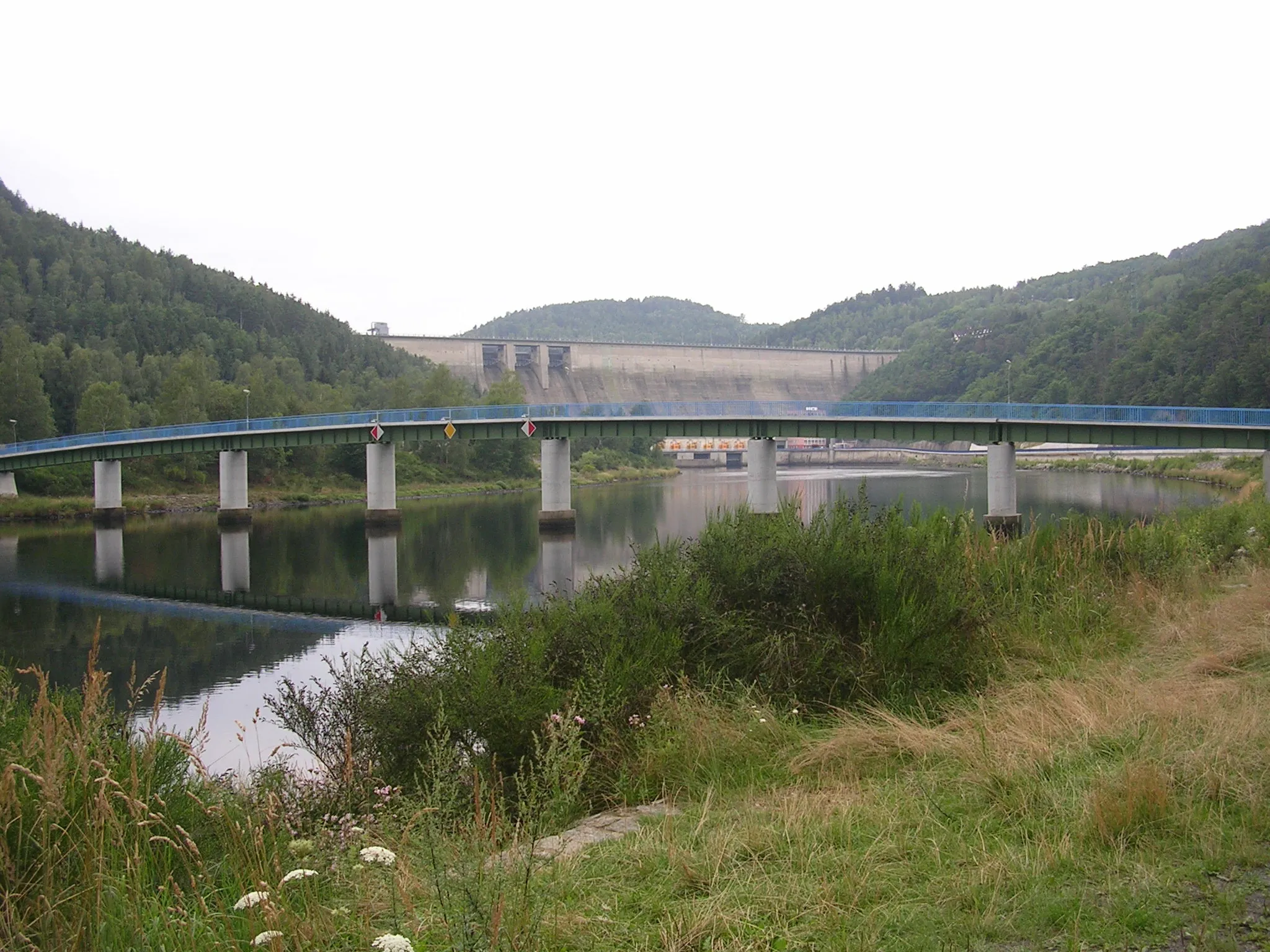 Photo showing: Footbridge near Solenice over Vltava River, the Czech Republic.