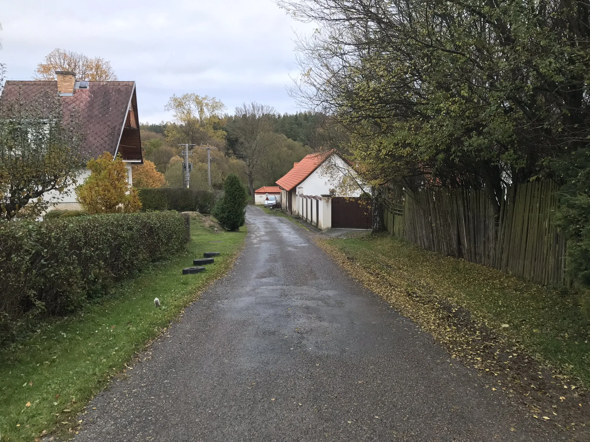 Photo showing: Cesta v chatové osadě Kamensko u Blovic