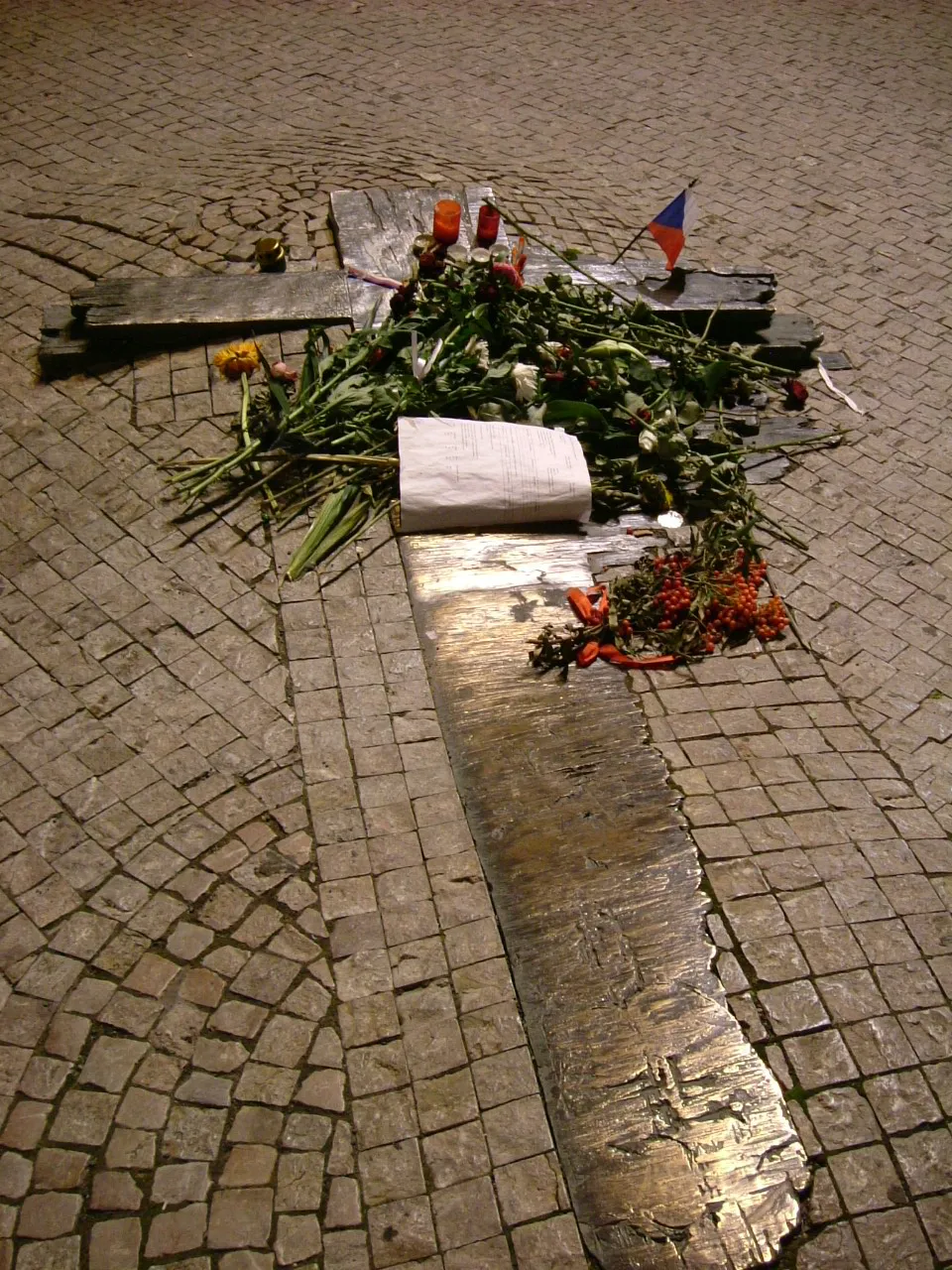 Photo showing: Das Denkmal für Jan Palach und Jan Zajic auf dem Wenzelsplatz in Prag