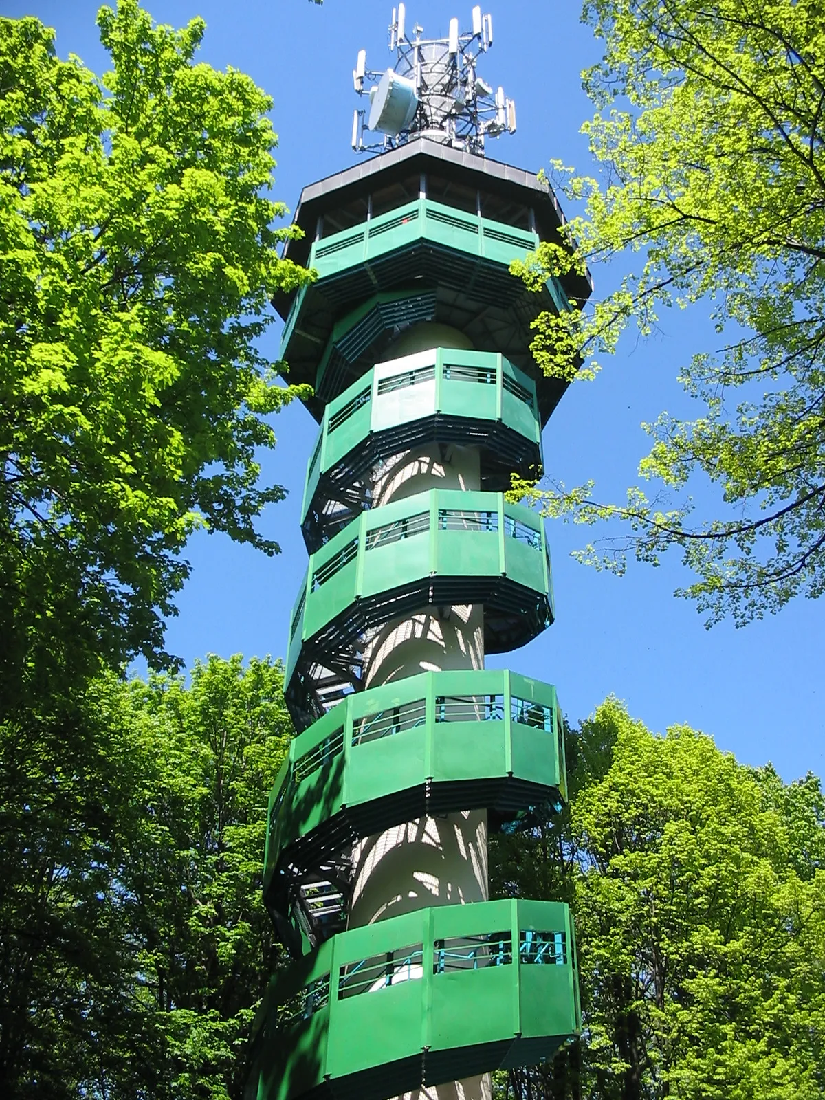 Photo showing: Multipurpose tower on Bílá hora Mt. (557 m) near Kopřinice, Czech Republic. Total height 43 m, the lookout platform is 26 m above ground.