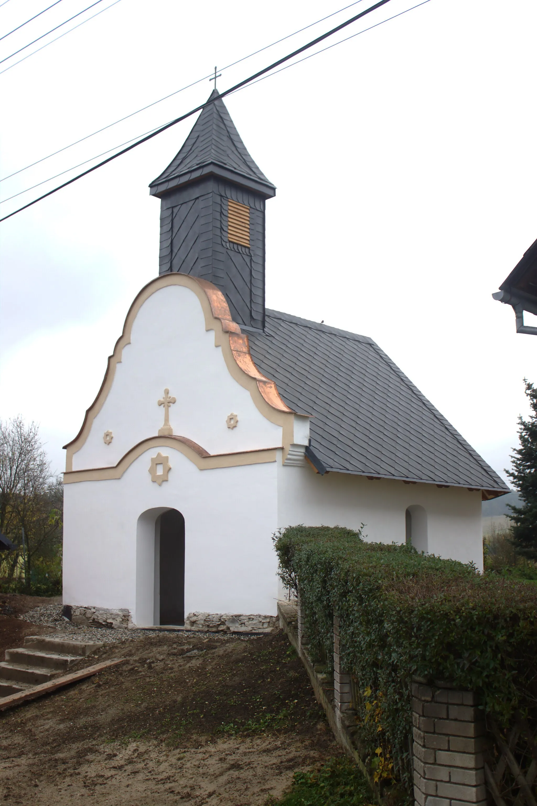 Photo showing: A chapel near the village of Rudíkovy near Město Albrechtice, CZ