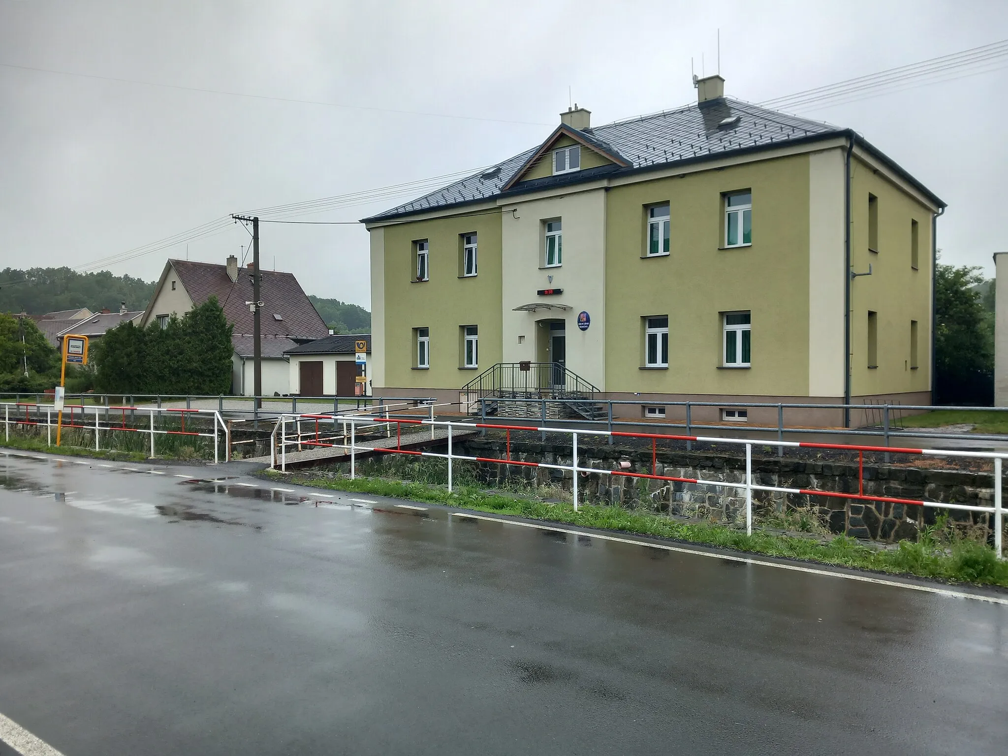Photo showing: Obecní úřad v Třemešné v Červnu 2023