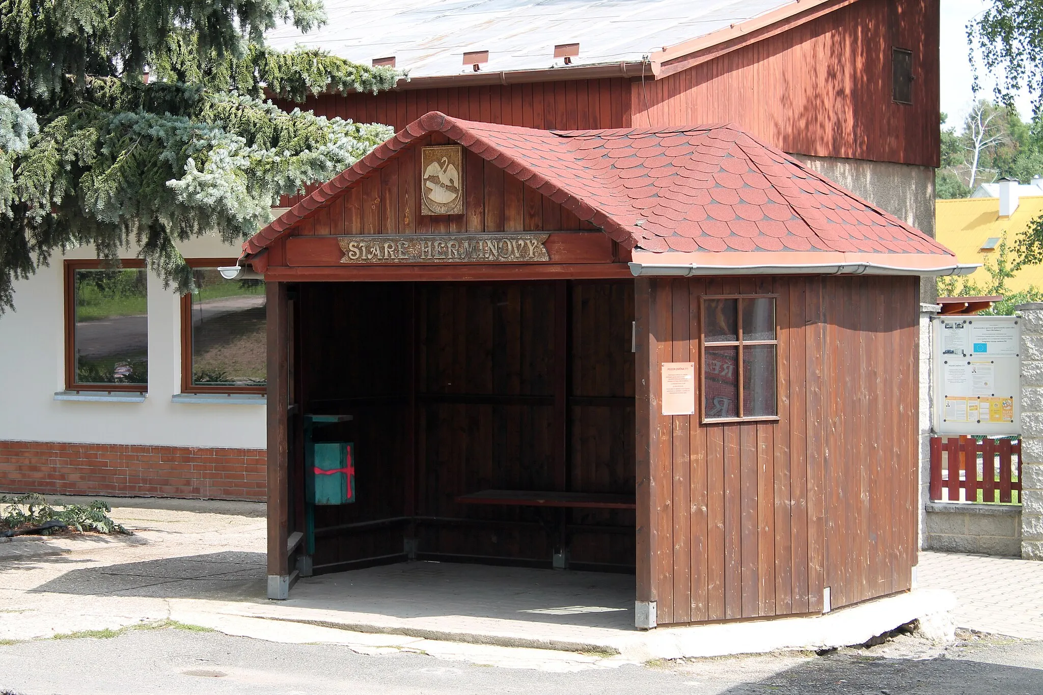 Photo showing: Bus stop, Staré Heřminovy, Bruntál District, Czech Republic