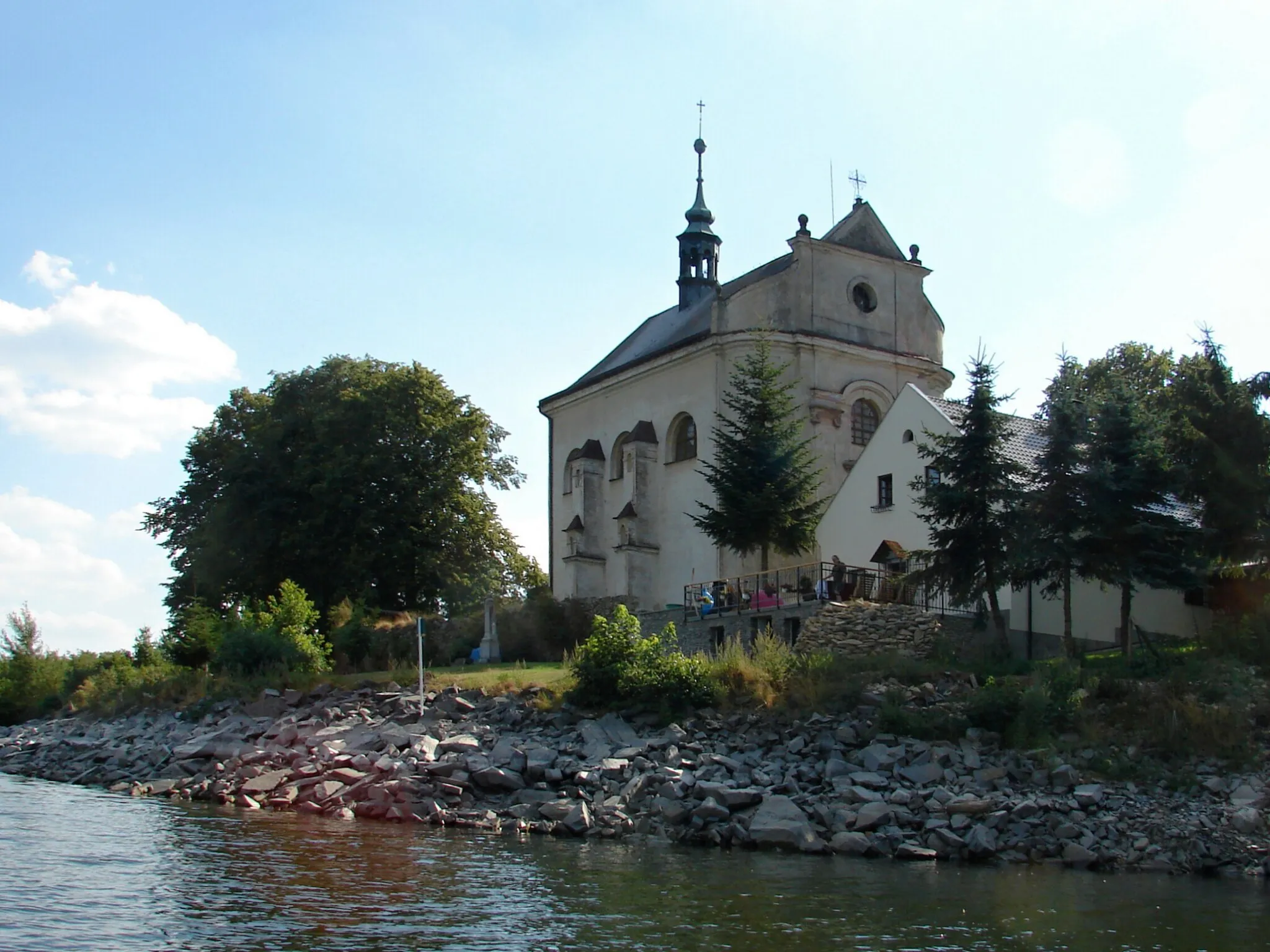 Photo showing: Kostel s. Jana Nepomuckého v zaniklé obci Karlovec