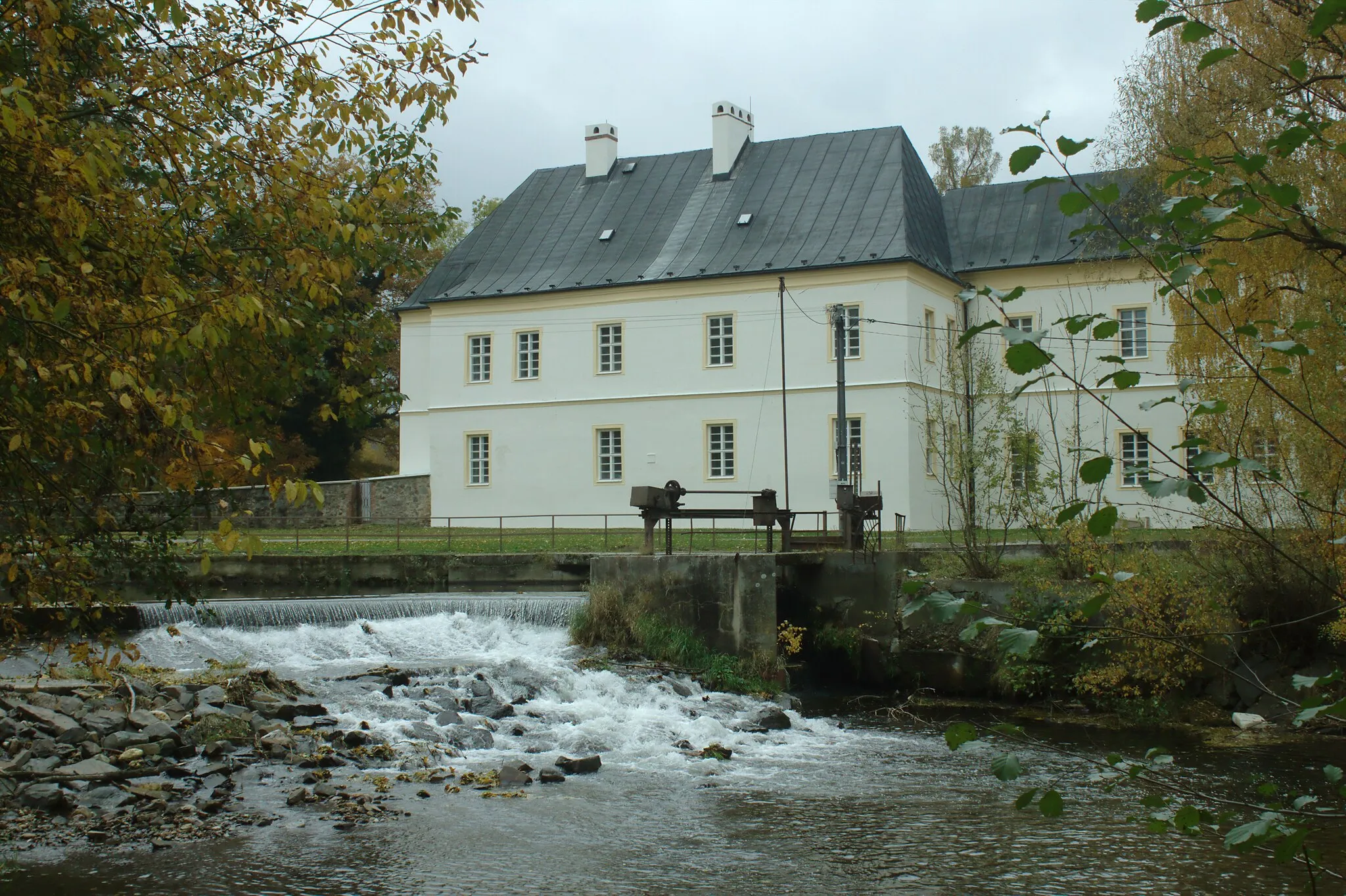 Photo showing: Brantice Castle with Opava River, Moravian-Silesian Region, CZ