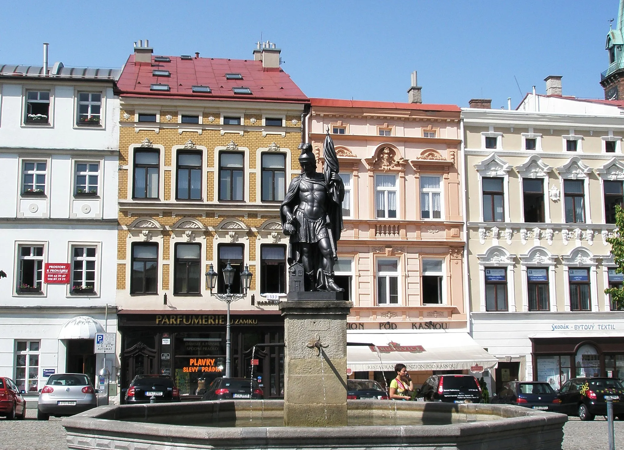 Photo showing: Frýdek, náměstí s kašnou se sochou sv. Floriána