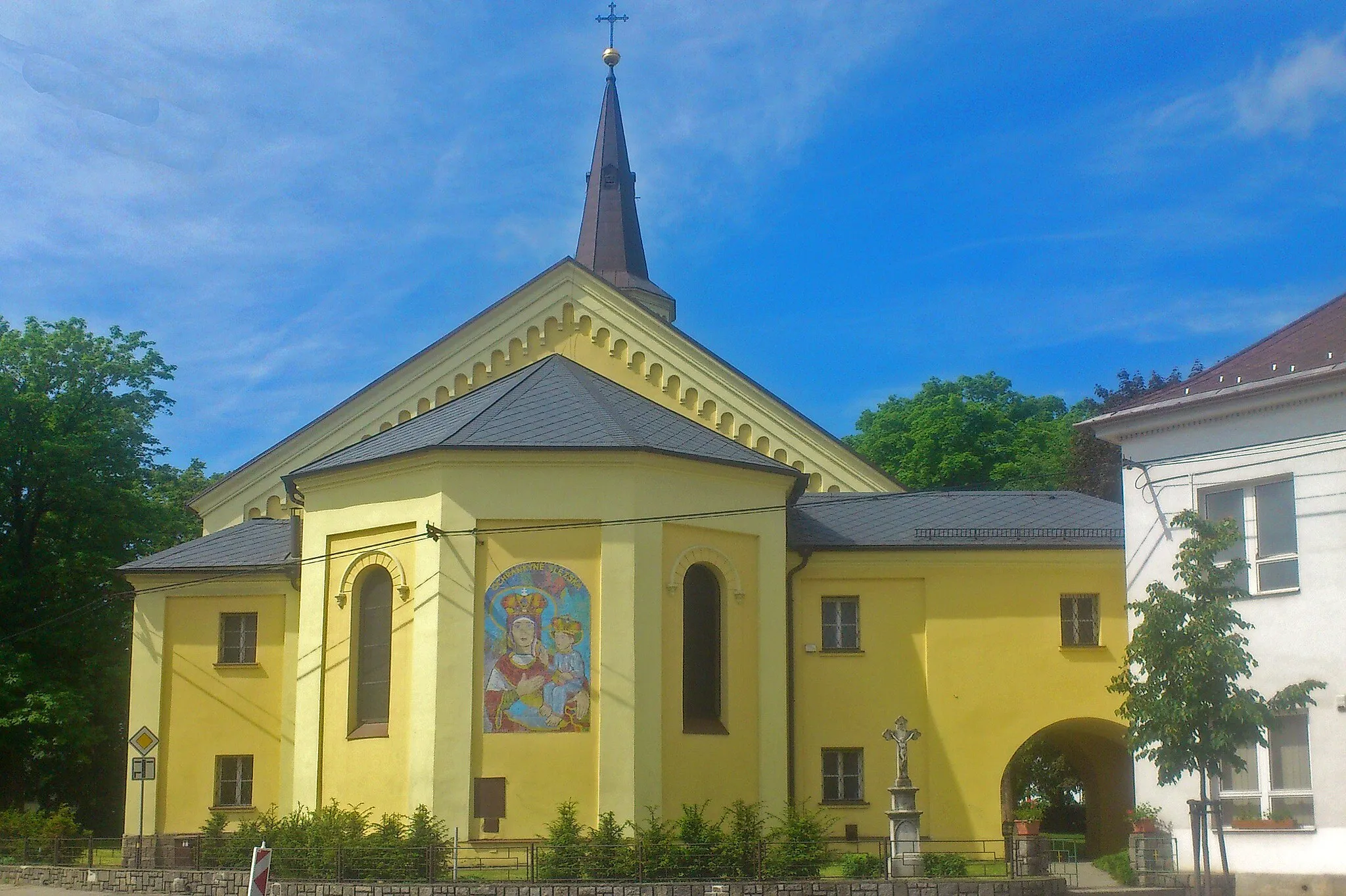 Photo showing: Church of the Assumption of the Virgin Mary, Hrabyně