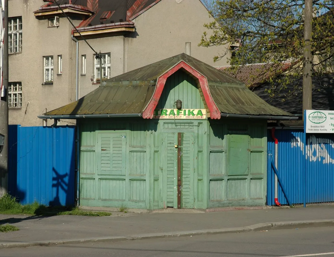 Photo showing: Tobacco shop, Škrobálkova street, Ostrava-Kunčičky, Czech Republic